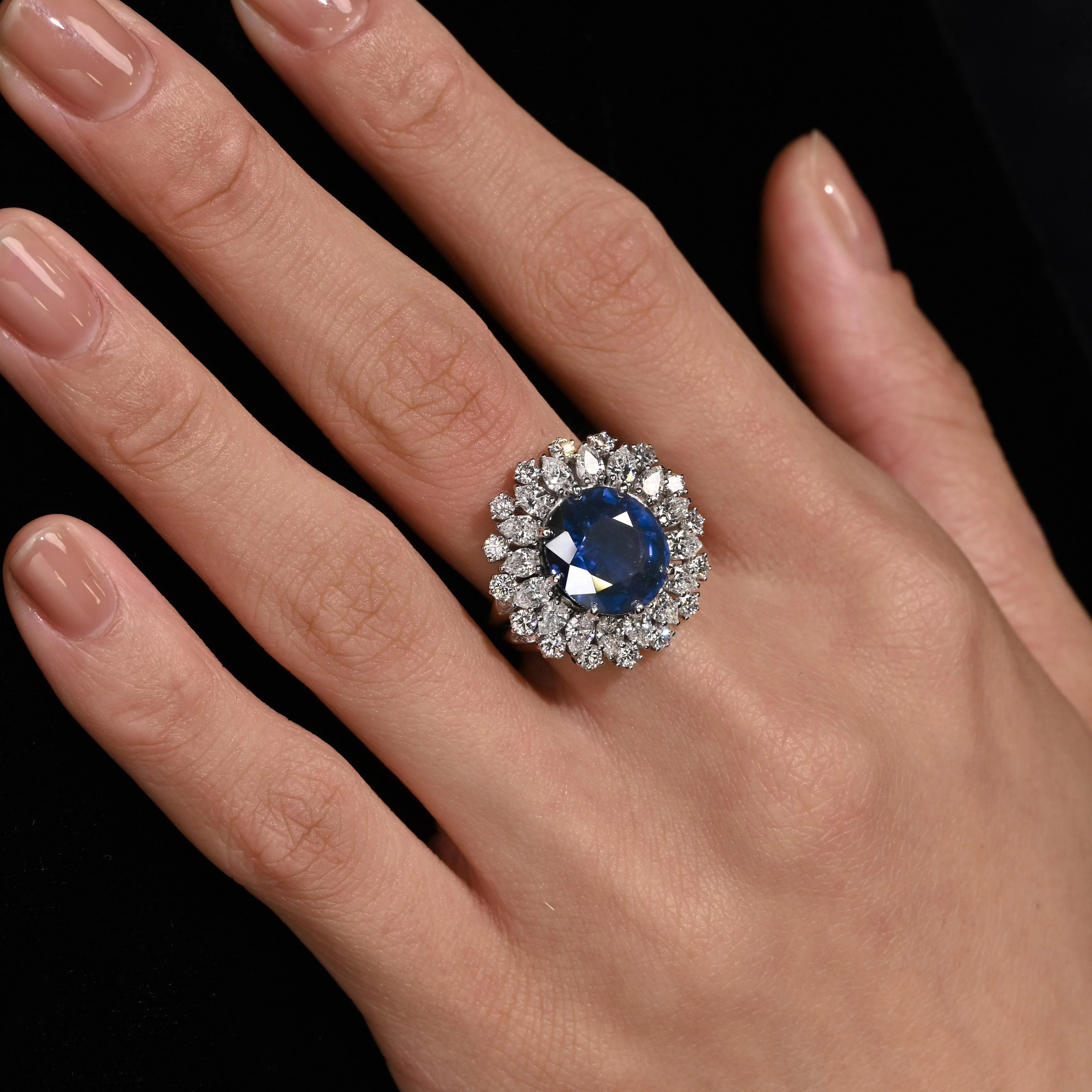 GRS Certified 7.15 Carat Vivid Blue Sapphire & Diamond 18K Ring - Image 8