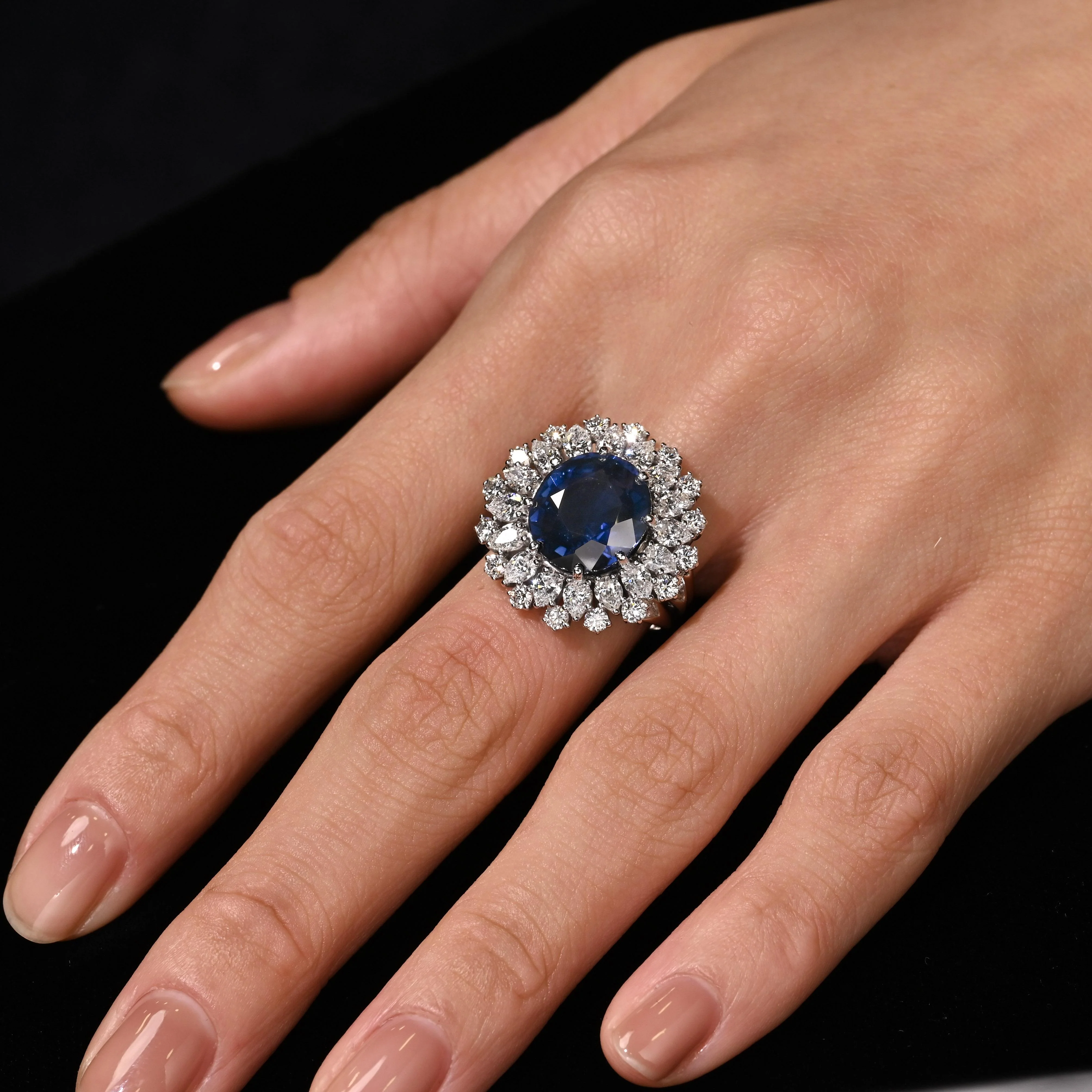 GRS Certified 7.15 Carat Vivid Blue Sapphire & Diamond 18K Ring - Image 9