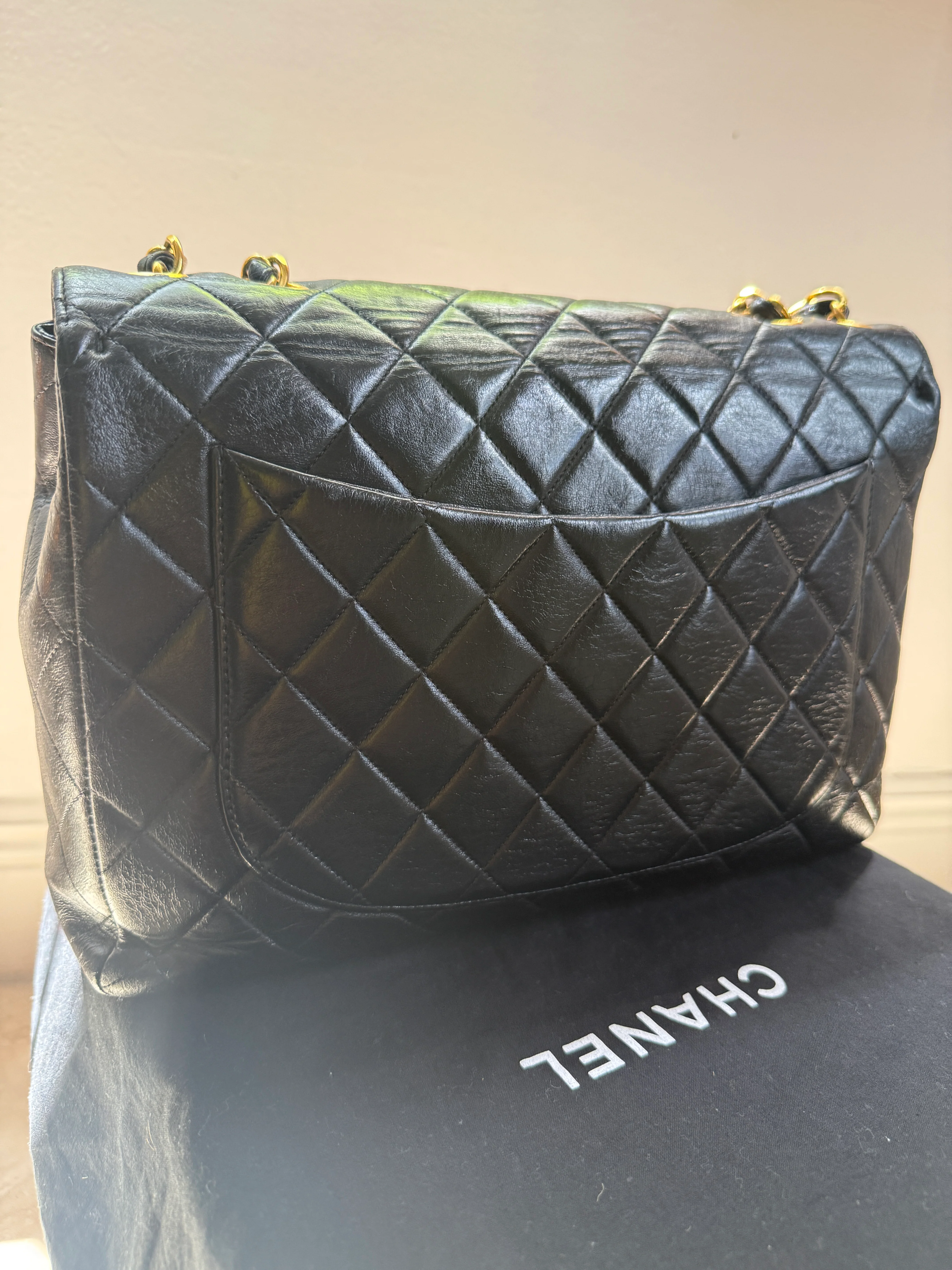 1990s Chanel Vintage Jumbo Single Flap Quilted Lambskin 24k Plated CC Logo - Image 3