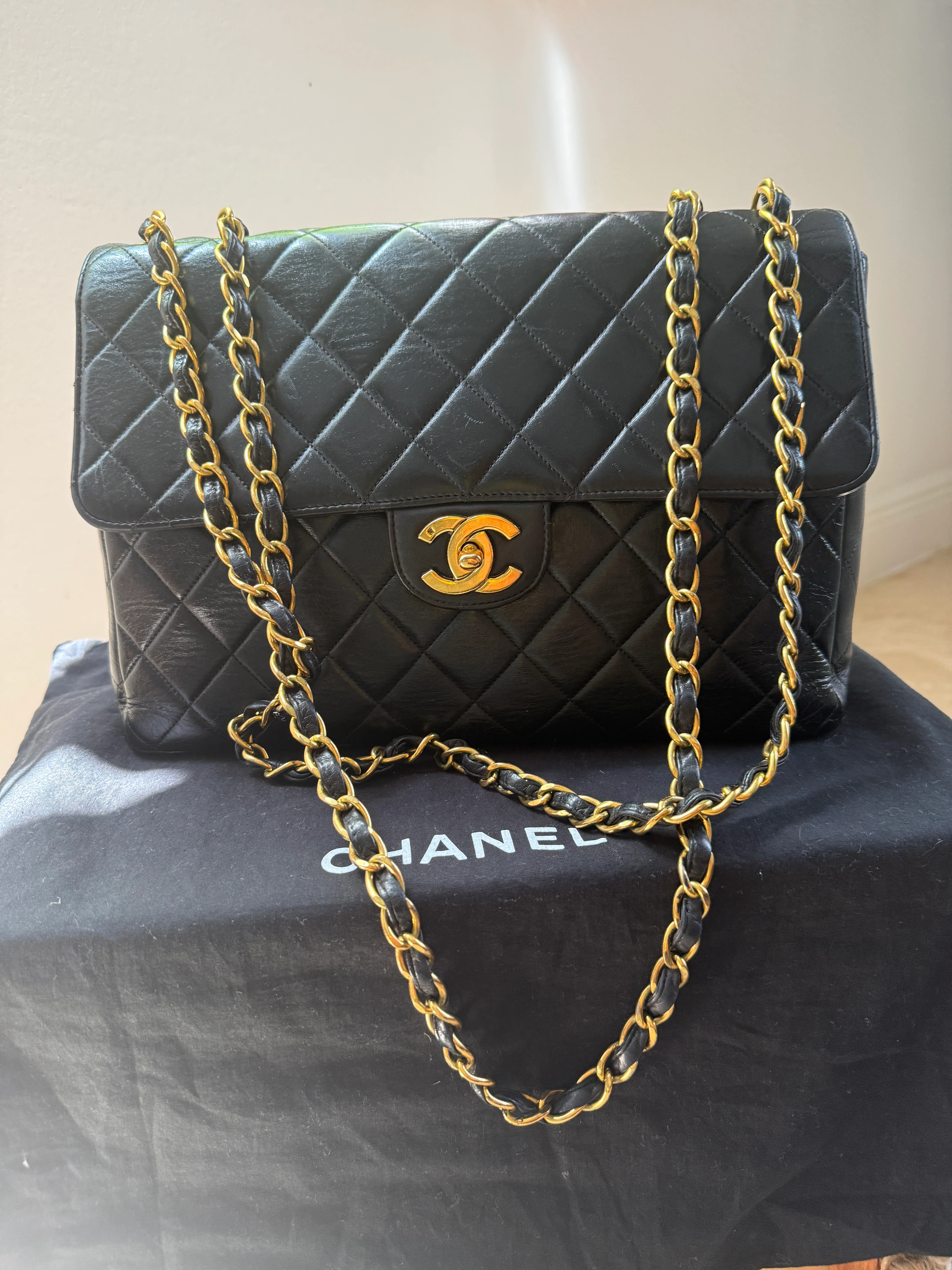 1990s Chanel Vintage Jumbo Single Flap Quilted Lambskin 24k Plated CC Logo - Image 7