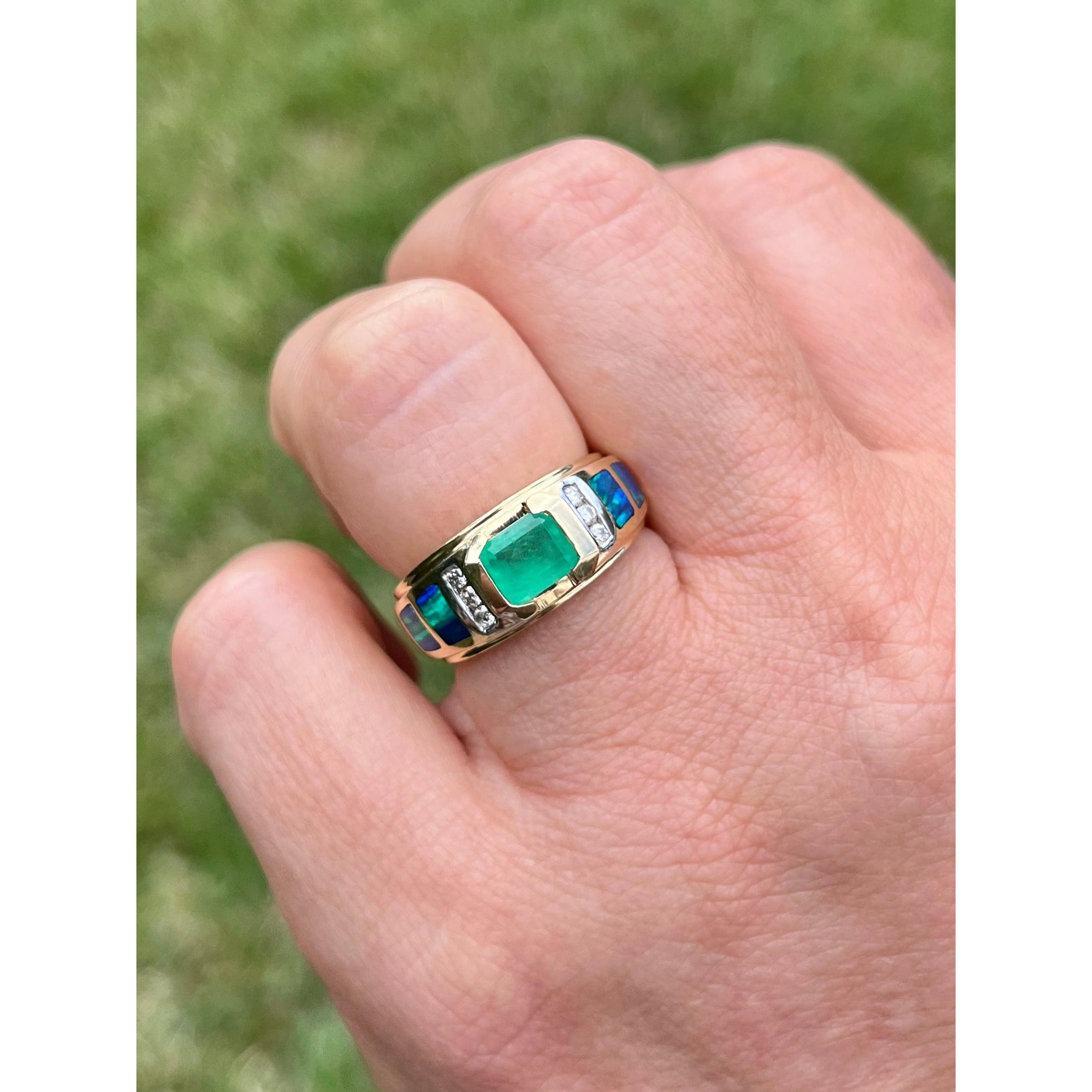 0.76CT Colombian Emerald and Inlaid Opal 14k Yellow Gold Ring - Image 4
