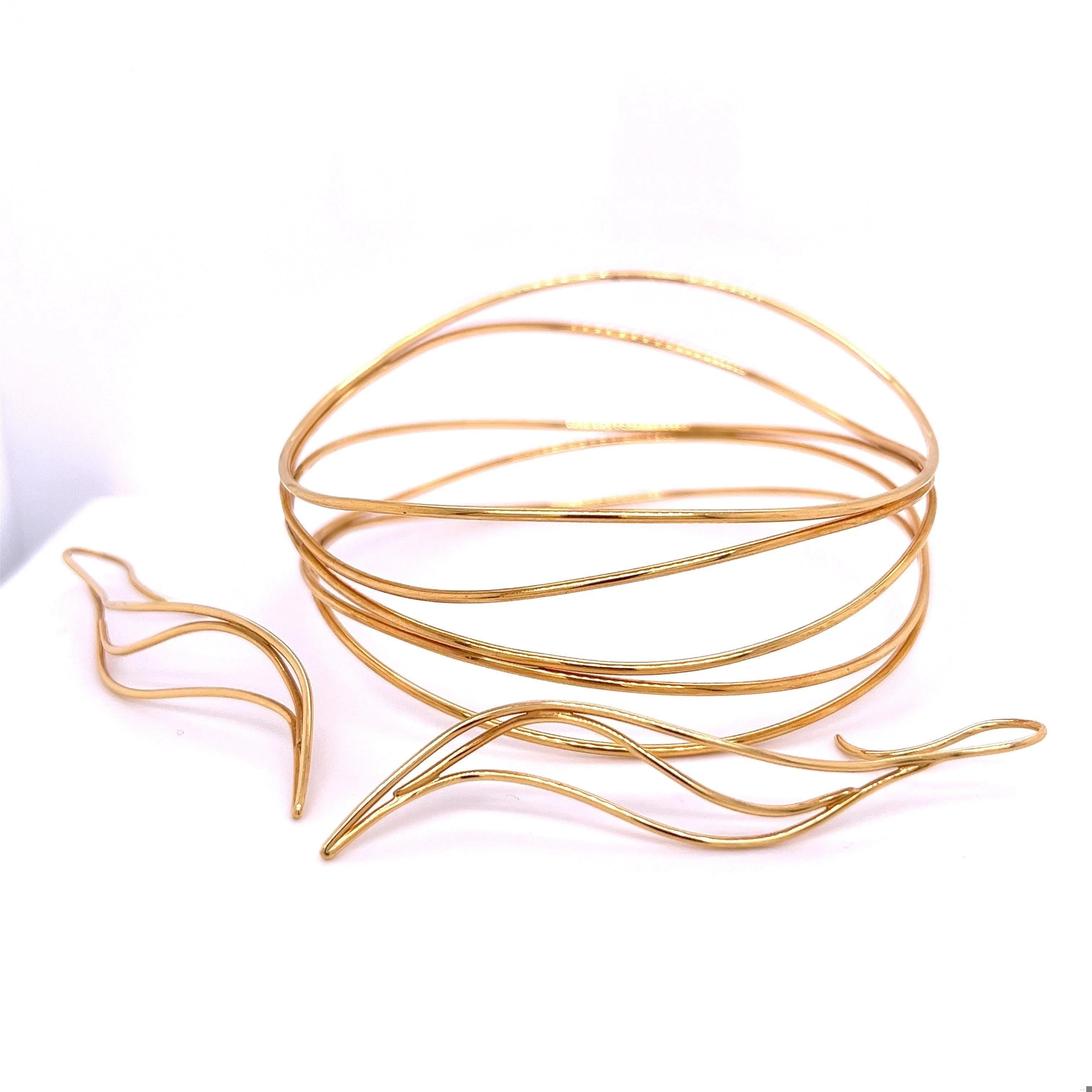 Elsa Peretti For Tiffany & Co. 18k Gold Bangle and Dangle Earrings - Image 5