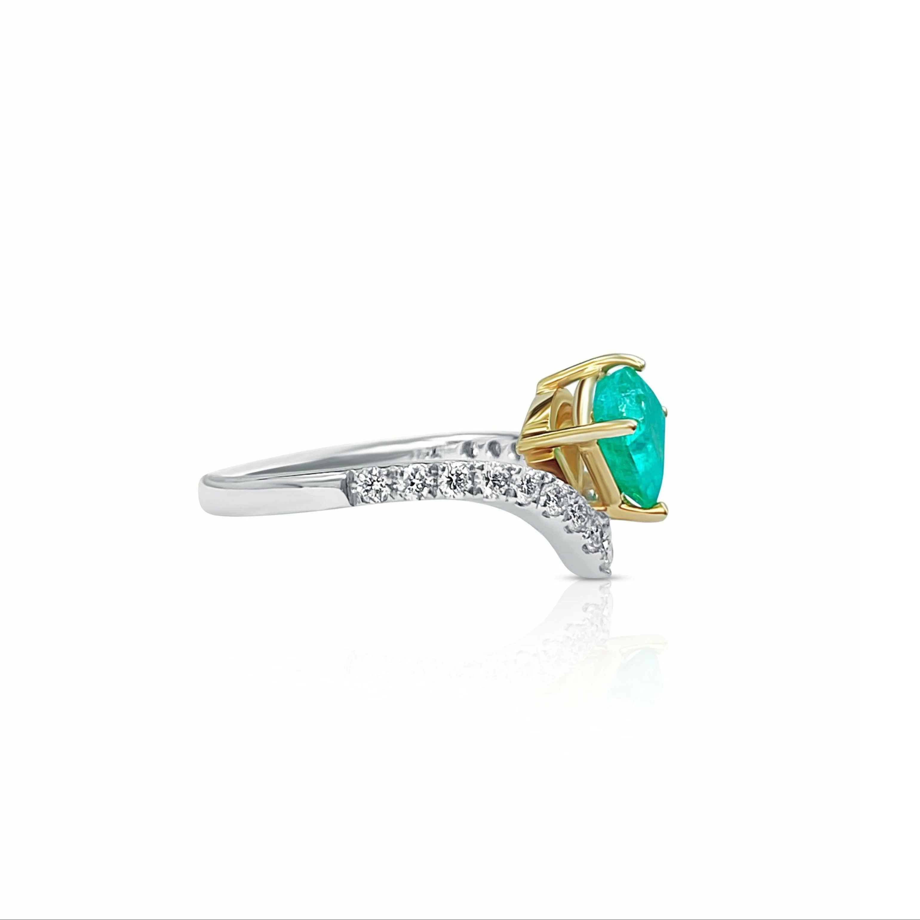 Fancy Cut Natural Colombian Emerald Ring 18k White gold - Image 3