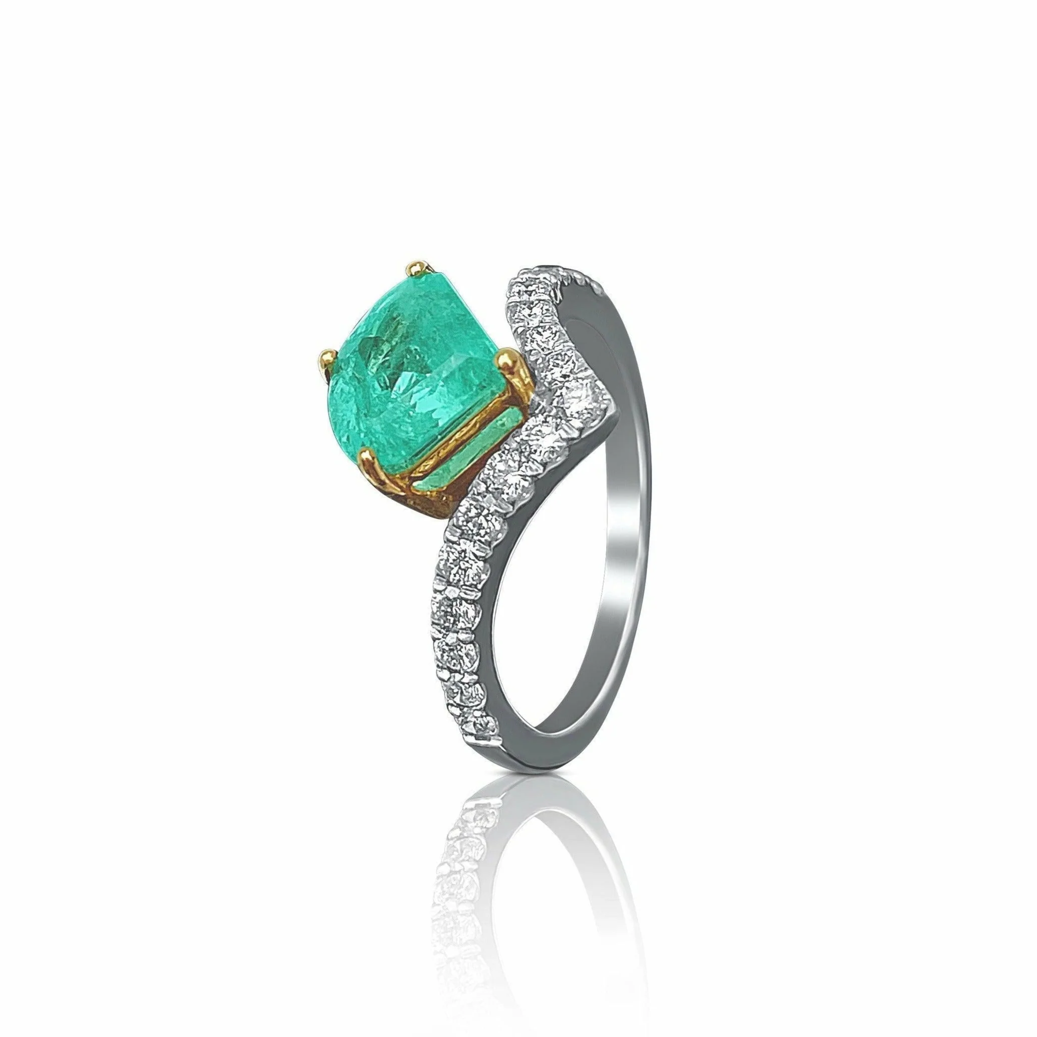 Fancy Cut Natural Colombian Emerald Ring 18k White gold - Image 4