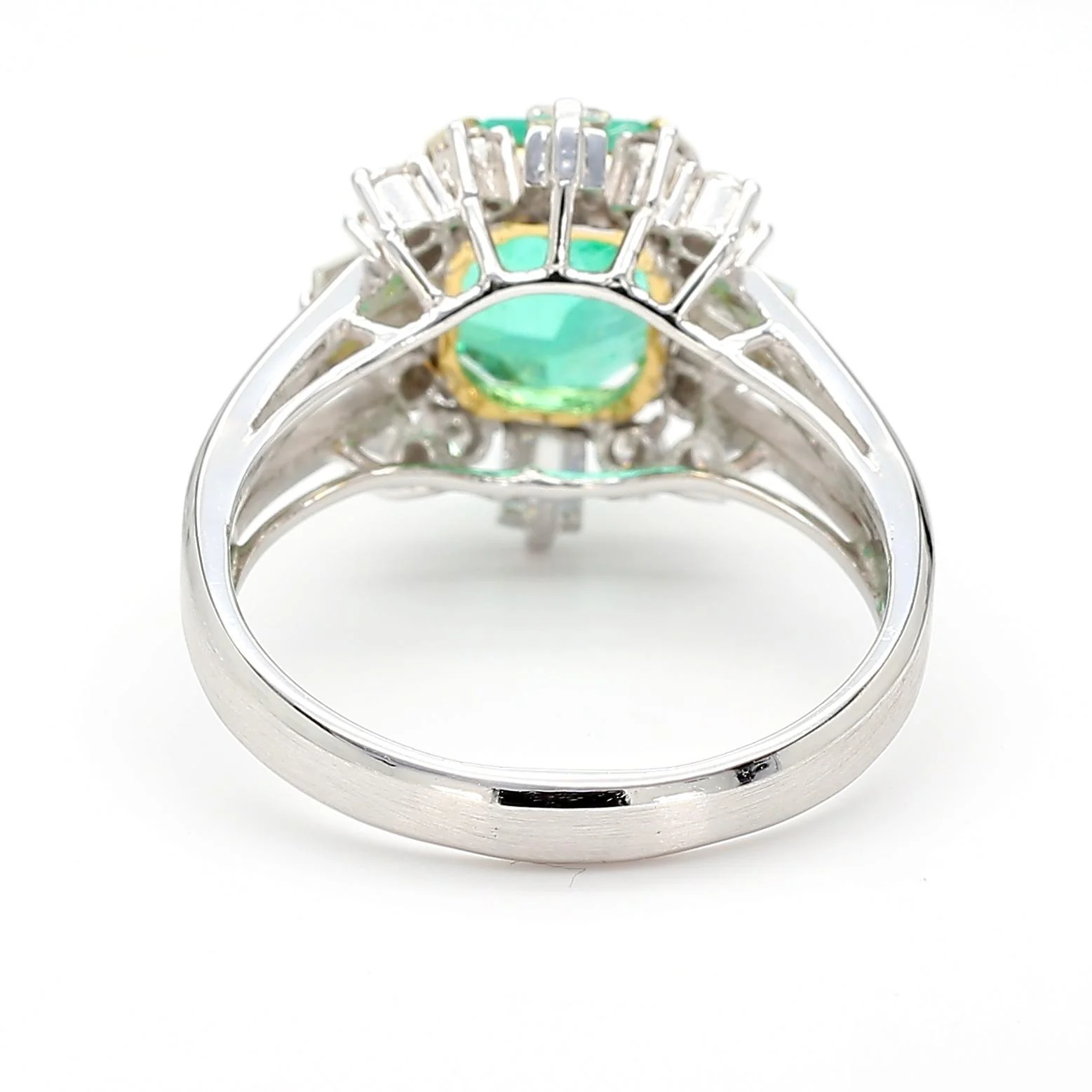 GIA Cert. 2.59 Carat Colombian Emerald & Diamond Platinum Gold Cocktail Ring - Image 7