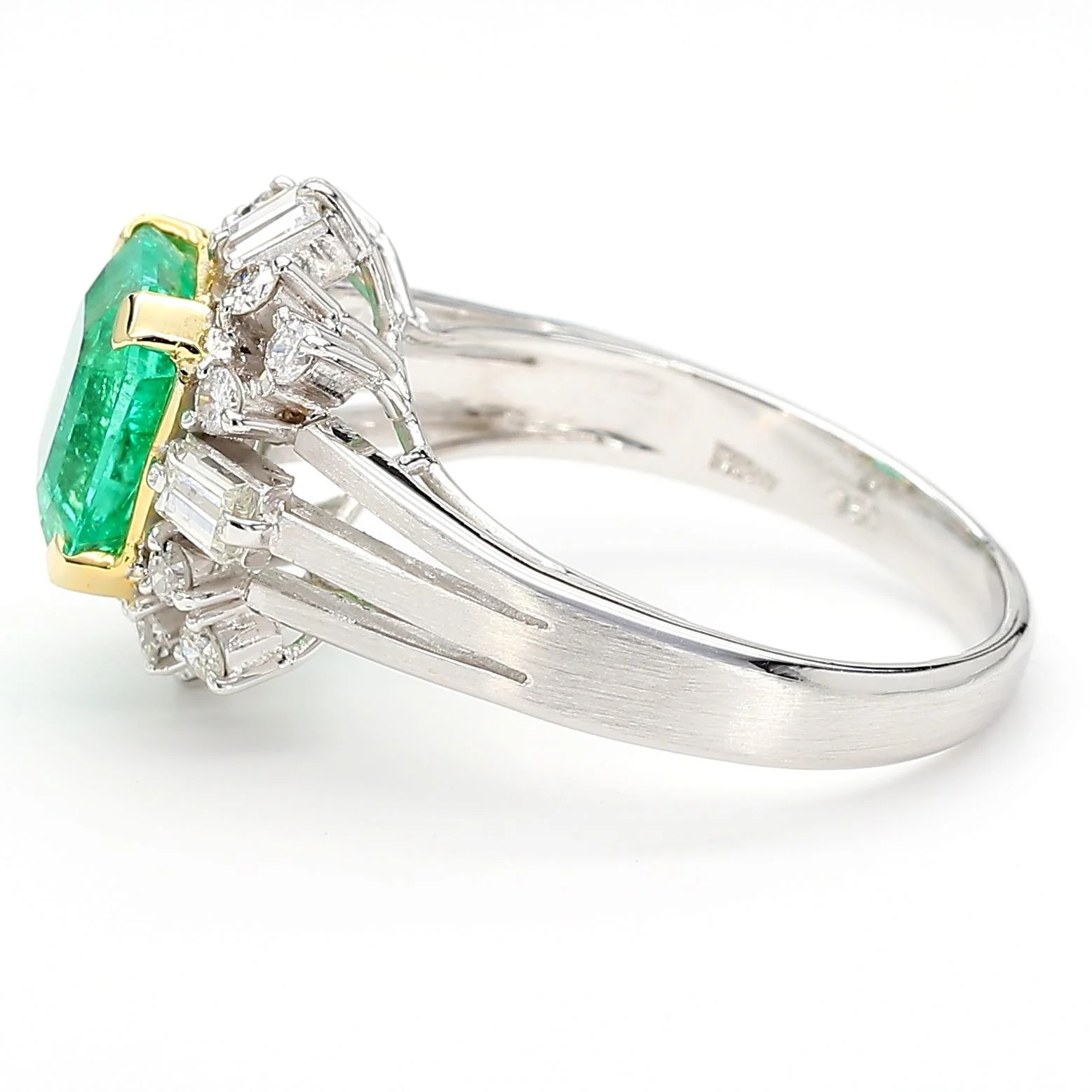 GIA Cert. 2.59 Carat Colombian Emerald & Diamond Platinum Gold Cocktail Ring - Image 9
