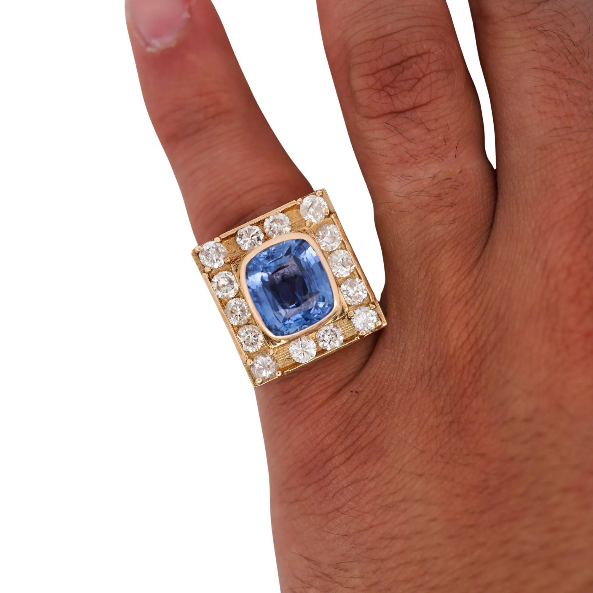 GIA Cert. 8.56 Carat Cushion Light Blue Sapphire 14K Gold Vintage Mens Ring - Image 5