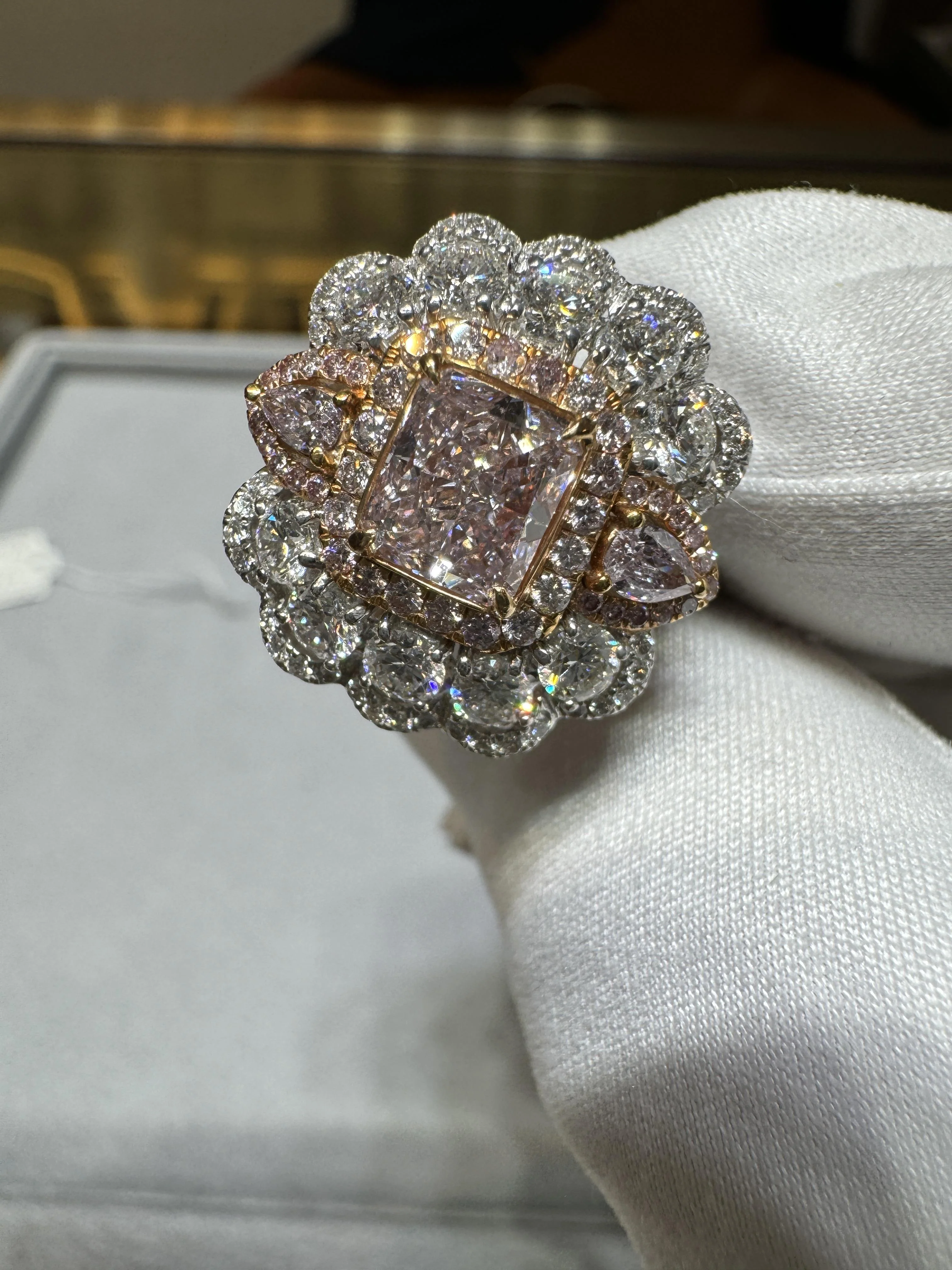 GIA Certified 1.07 Carat Fancy Light Purplish Pink Diamond Halo Cocktail Ring - Image 11