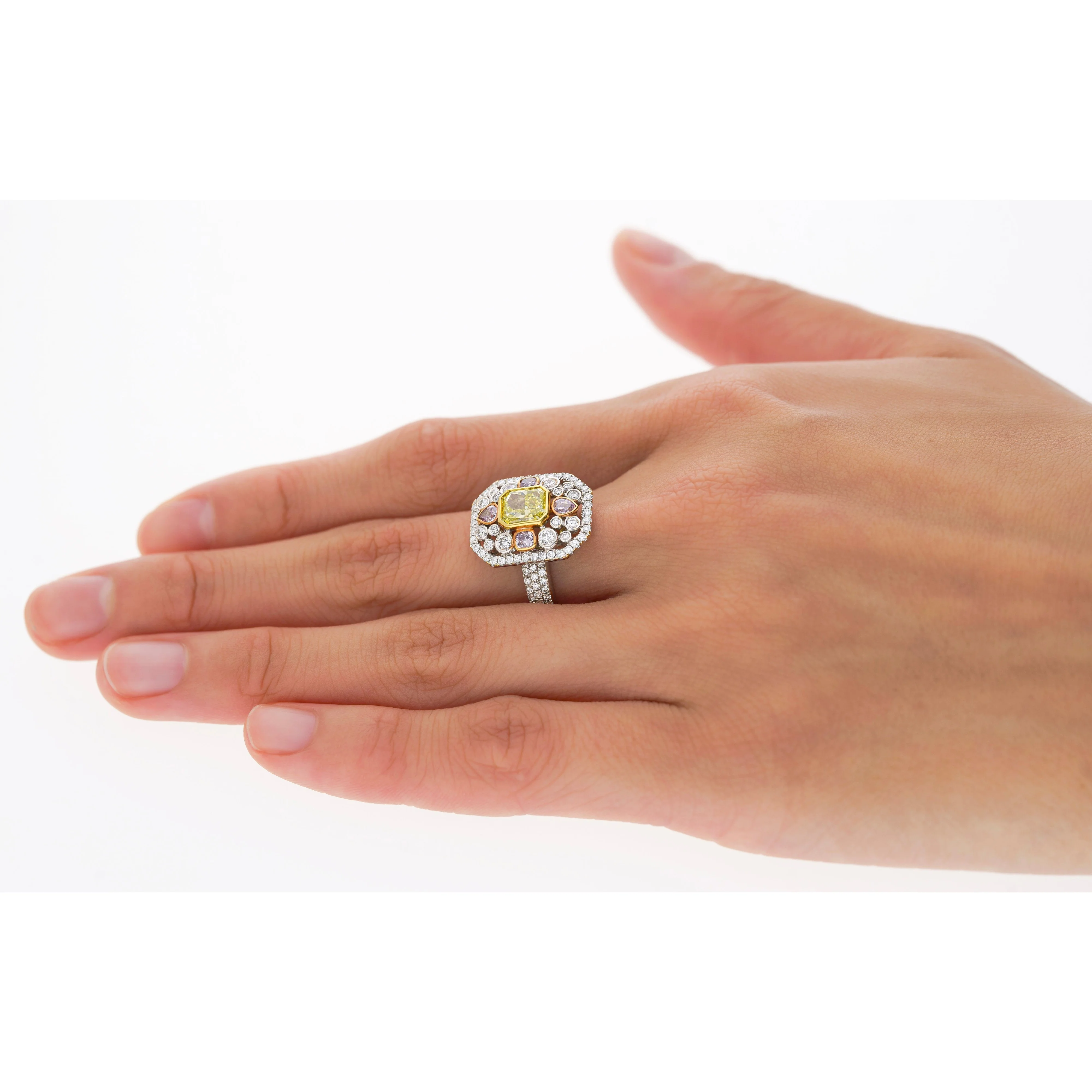 GIA Certified 1.15 Carat Radiant Cut Fancy Intense Yellowish Green Diamond Ring With Pink/White Side Stones - Image 9