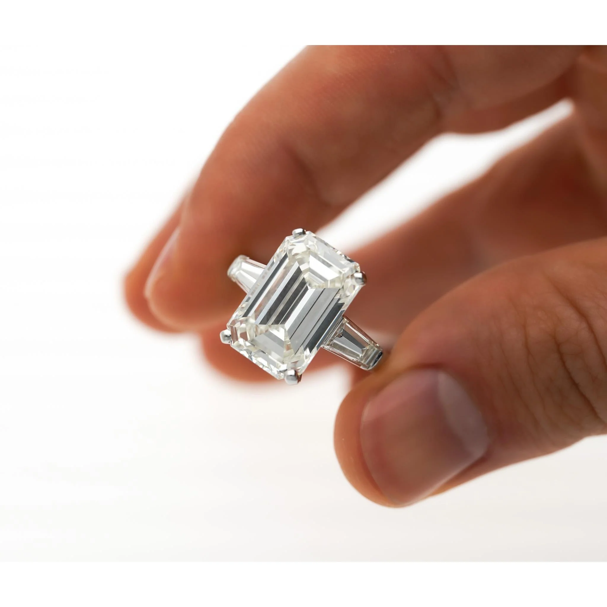 GIA Certified 10.03 Carat Emerald Cut J/VS1 Diamond Platinum Three Stone Ring - Image 6