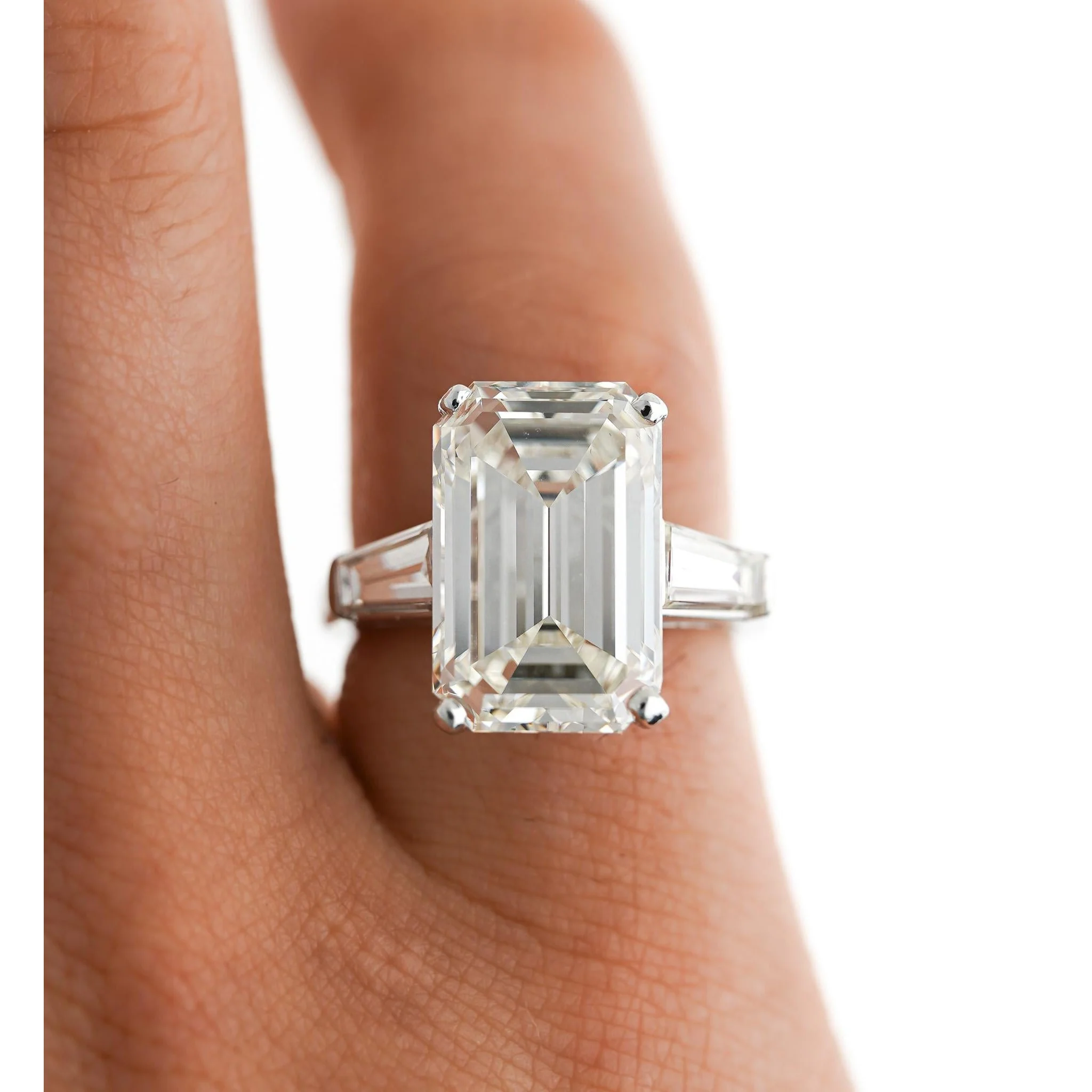GIA Certified 10.03 Carat Emerald Cut J/VS1 Diamond Platinum Three Stone Ring - Image 7