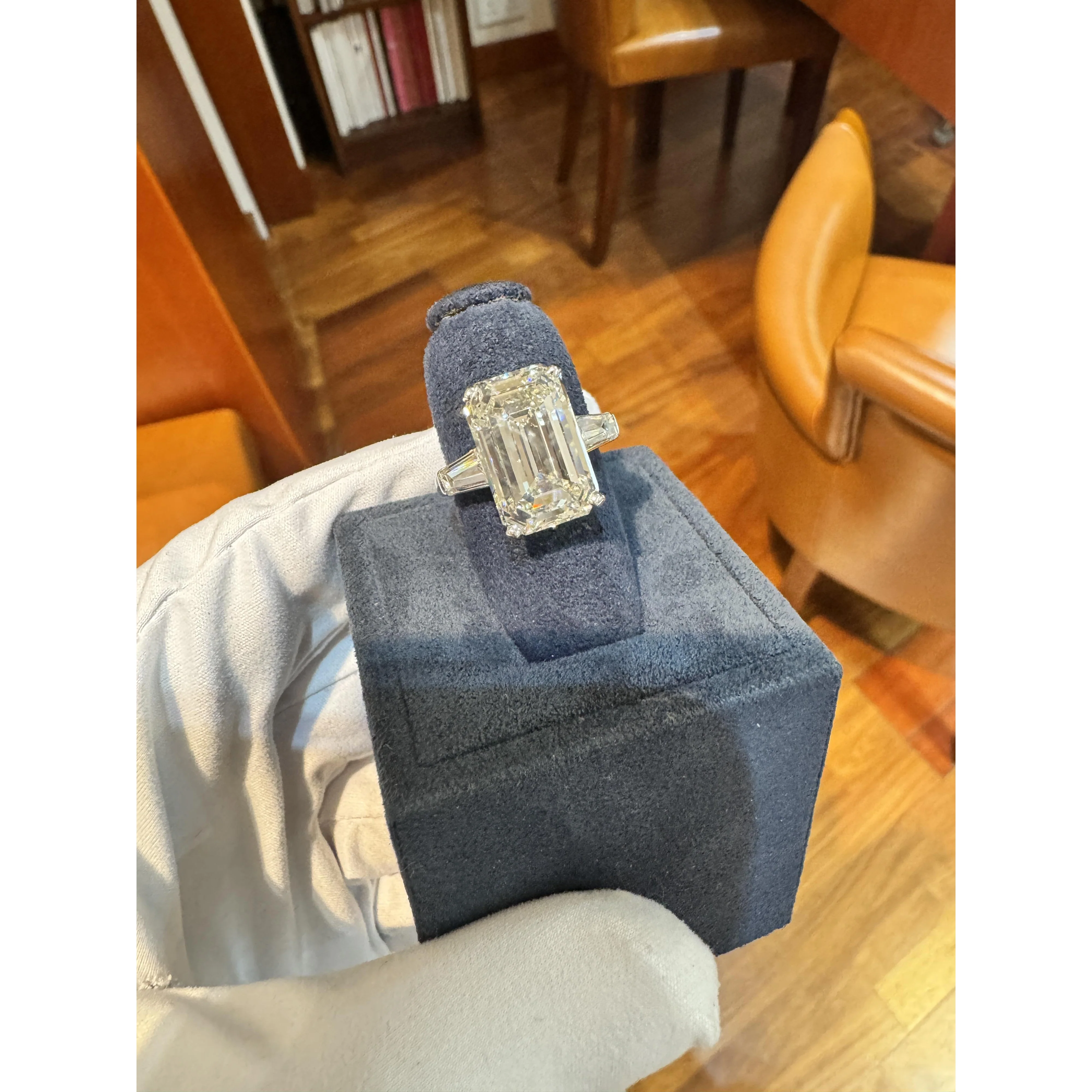 GIA Certified 10.03 Carat Emerald Cut J/VS1 Diamond Platinum Three Stone Ring - Image 8
