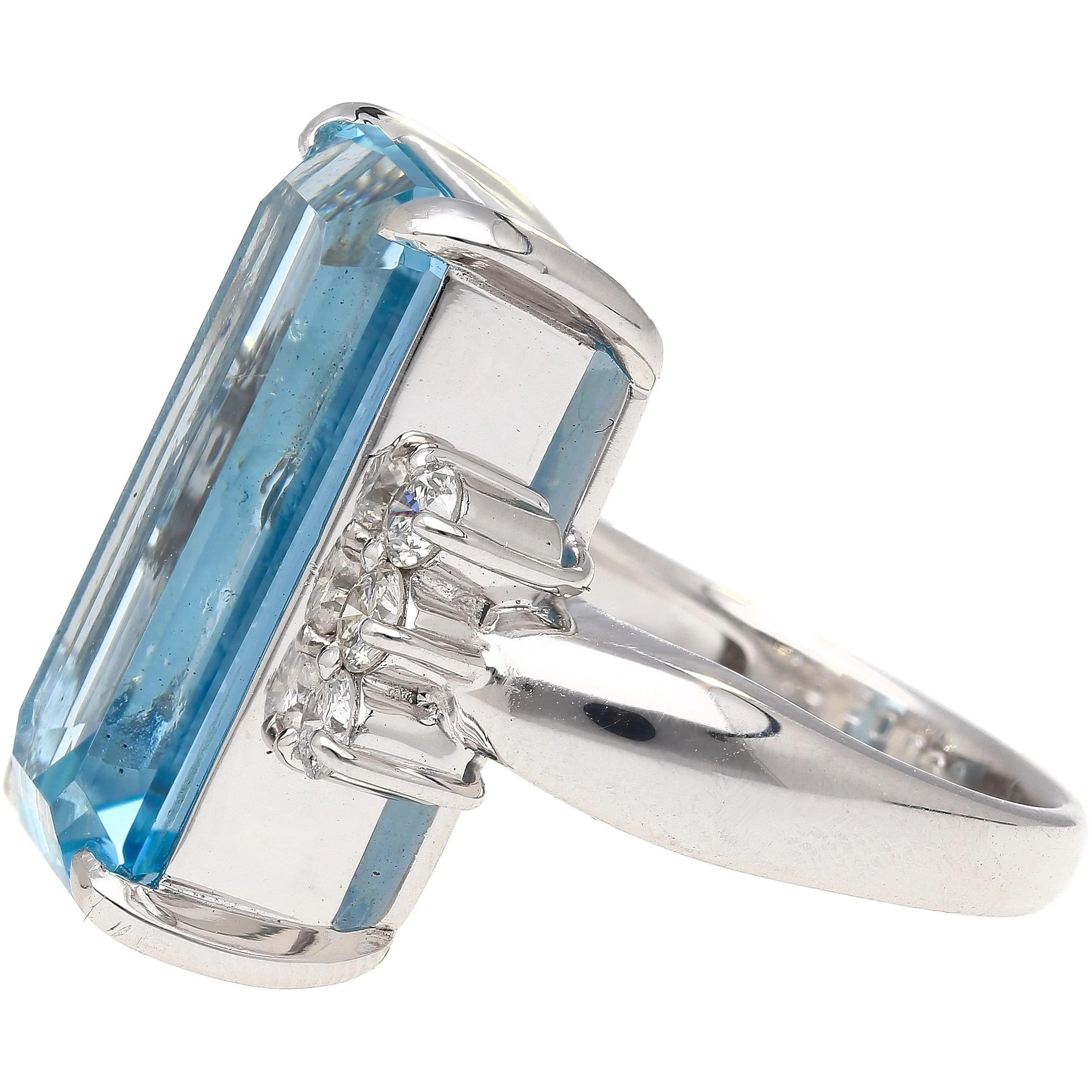 GIA Certified 16.70 Carat Aquamarine and Diamond Vintage Cocktail Ring - Image 6