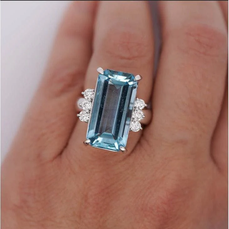 GIA Certified 16.70 Carat Aquamarine and Diamond Vintage Cocktail Ring - Image 7