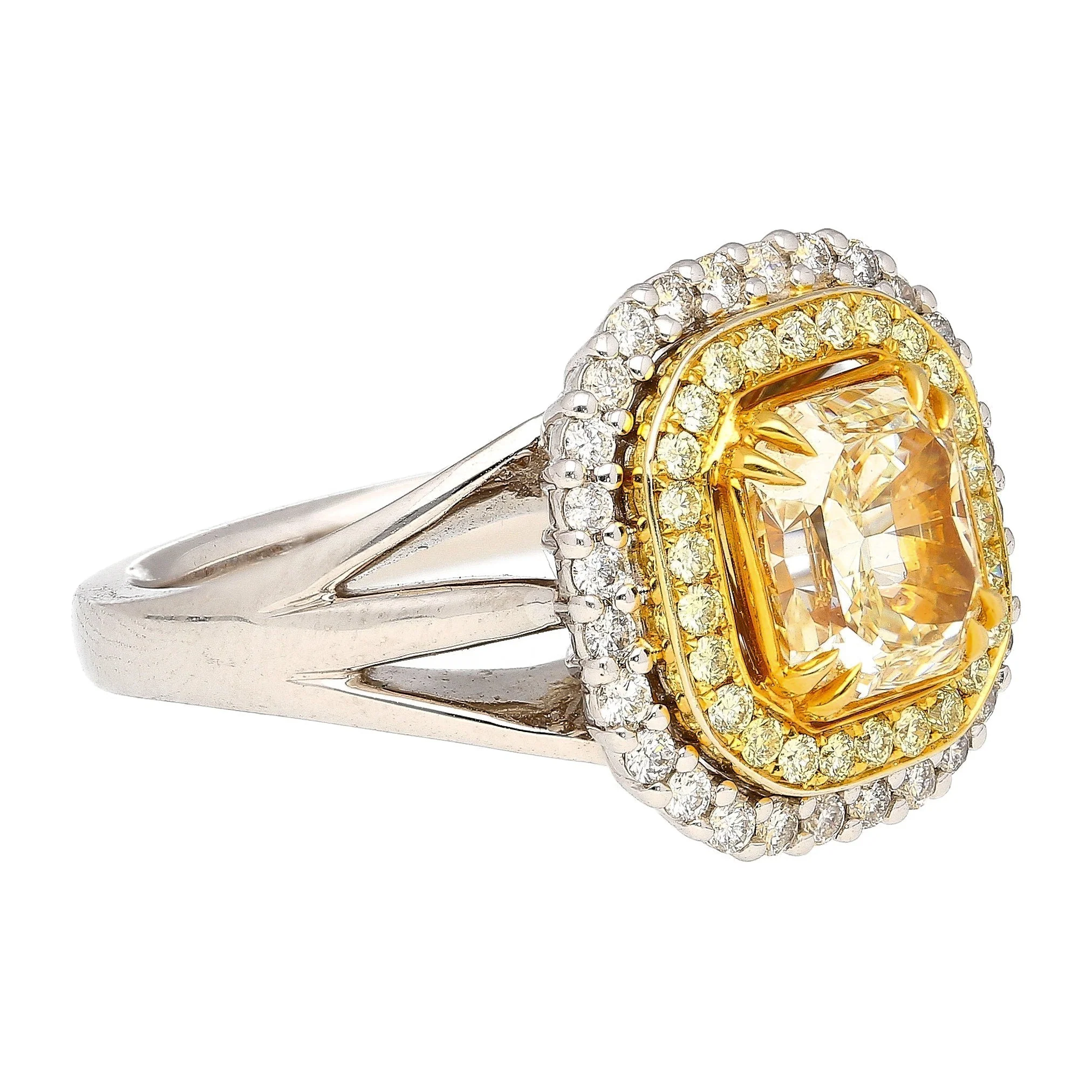 GIA Certified 2.79 Carat Fancy Light Yellow Radiant Cut Diamond 18K Gold Ring - Image 2