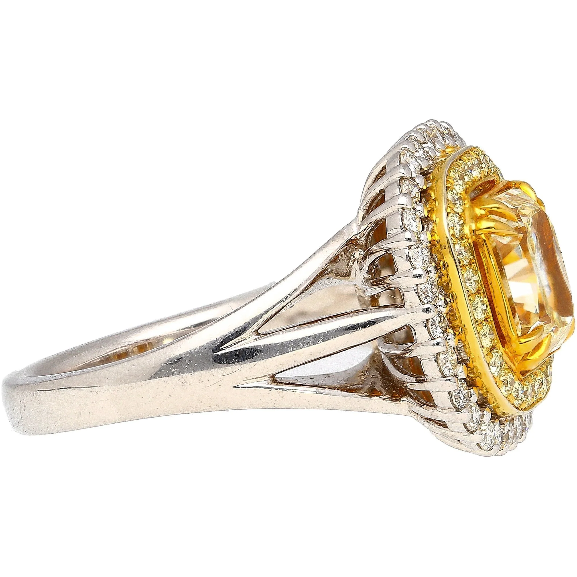 GIA Certified 2.79 Carat Fancy Light Yellow Radiant Cut Diamond 18K Gold Ring - Image 4