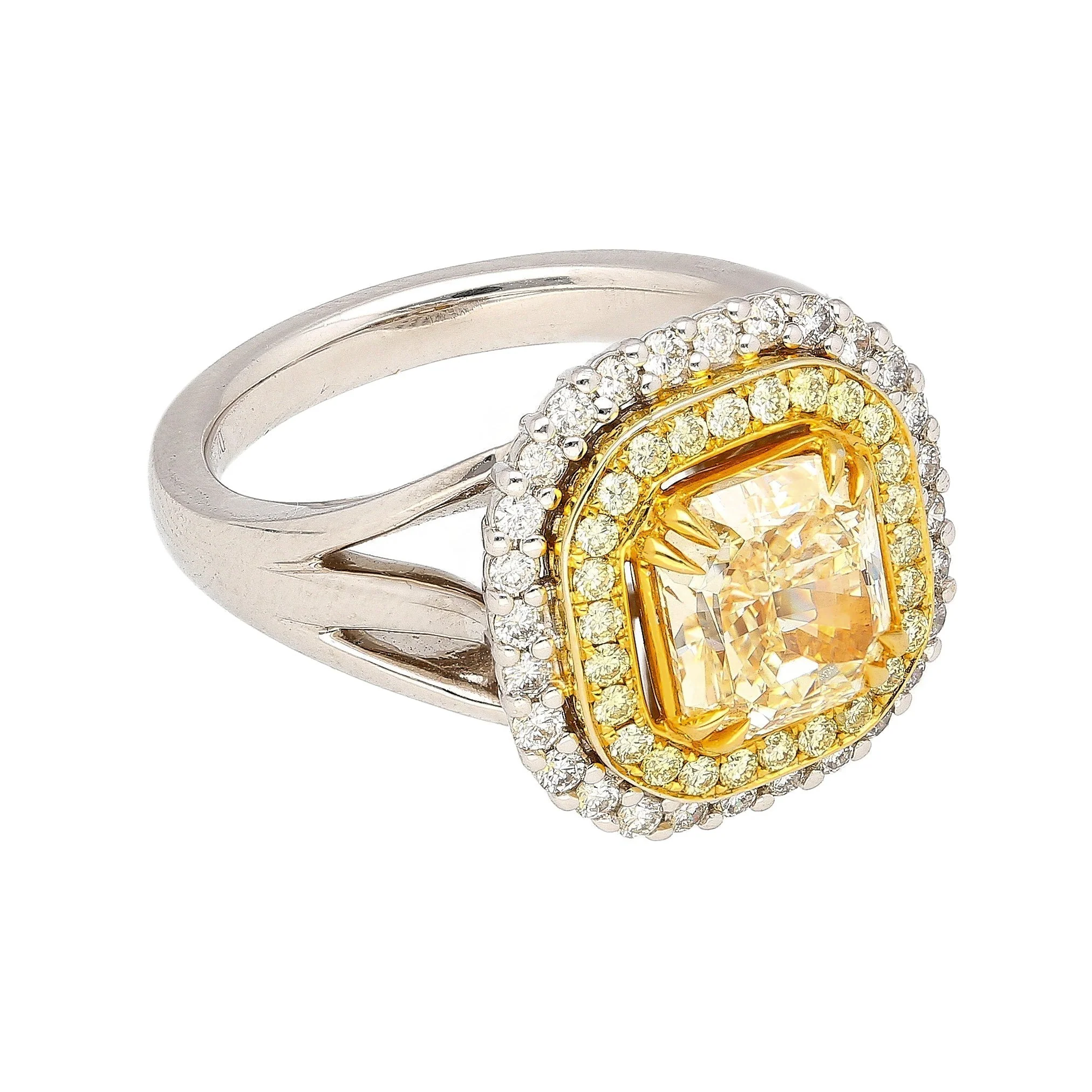 GIA Certified 2.79 Carat Fancy Light Yellow Radiant Cut Diamond 18K Gold Ring - Image 5