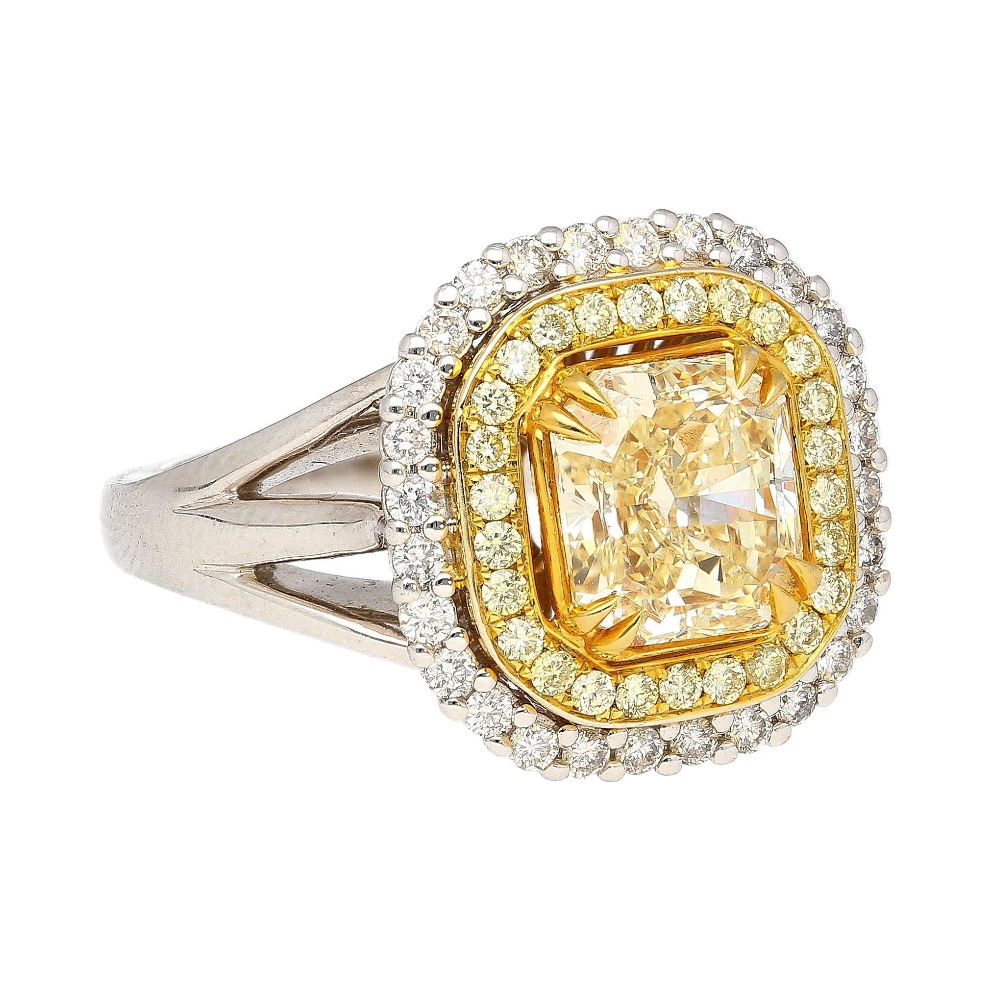 GIA Certified 2.79 Carat Fancy Light Yellow Radiant Cut Diamond 18K Gold Ring - Image 6