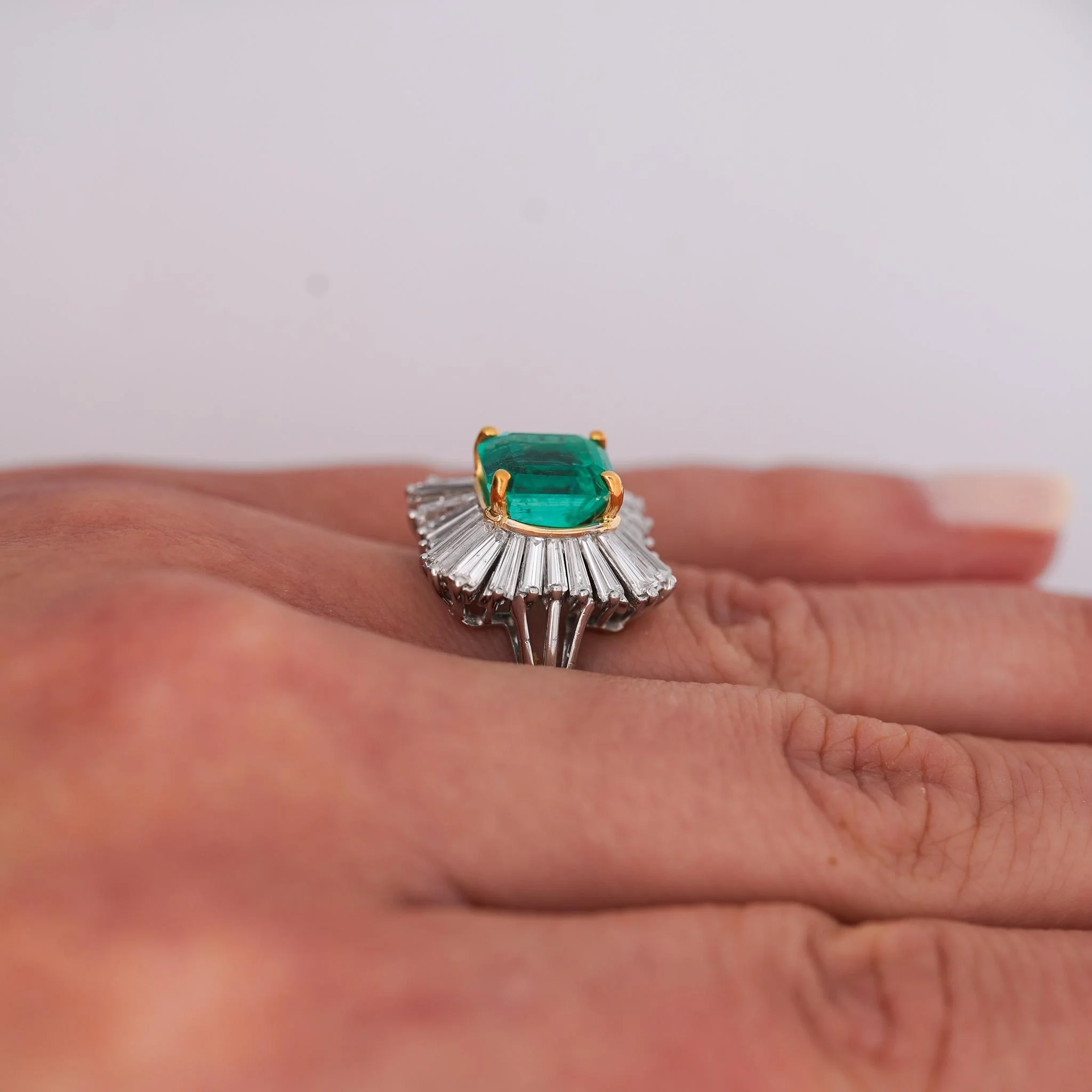 GIA Certified 3.07 Carat Colombian Emerald & Diamond Platinum Ballerina Ring - Image 8