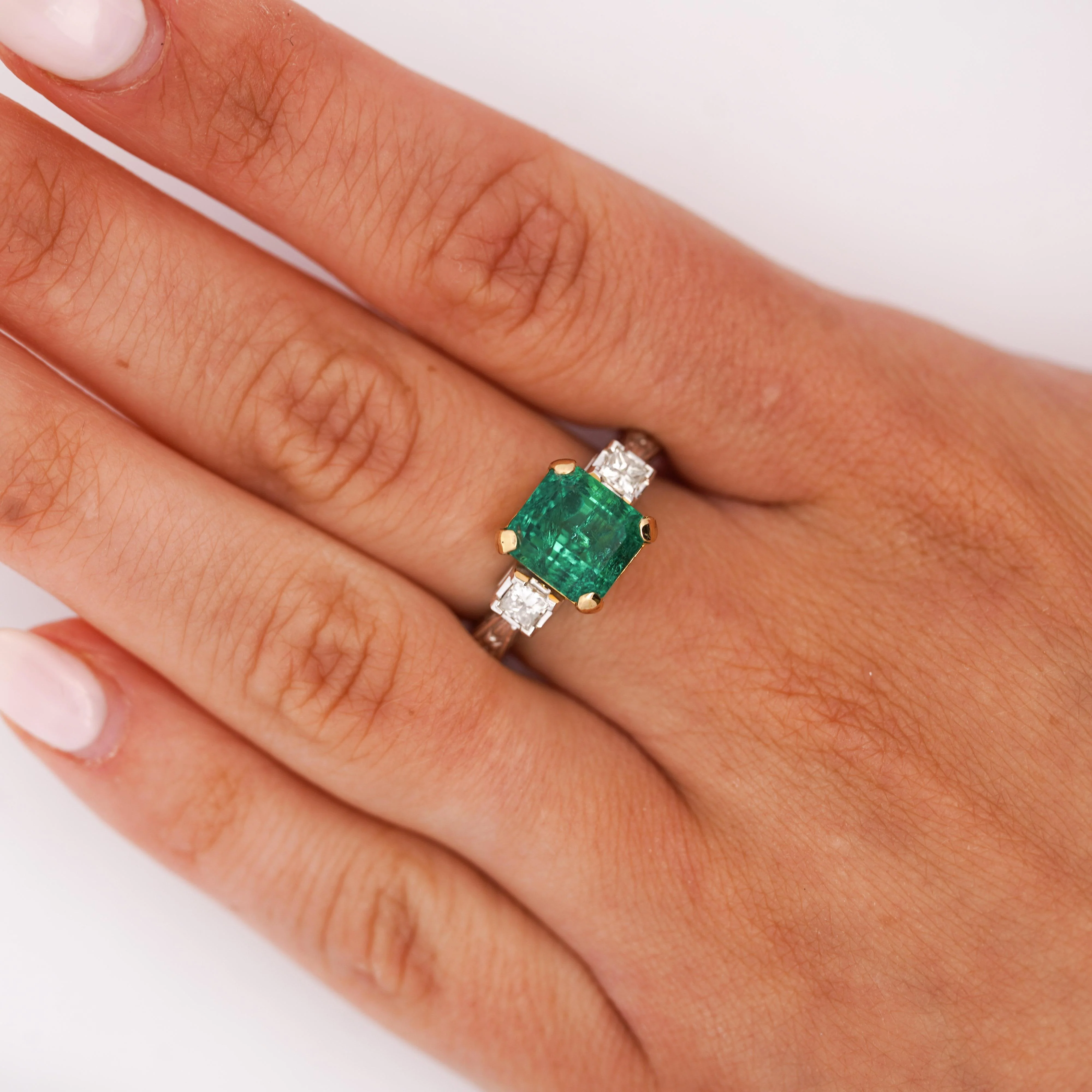 GIA Certified 3.38 Carat Colombian Emerald & Diamond Filigree Three Stone Ring - Image 2