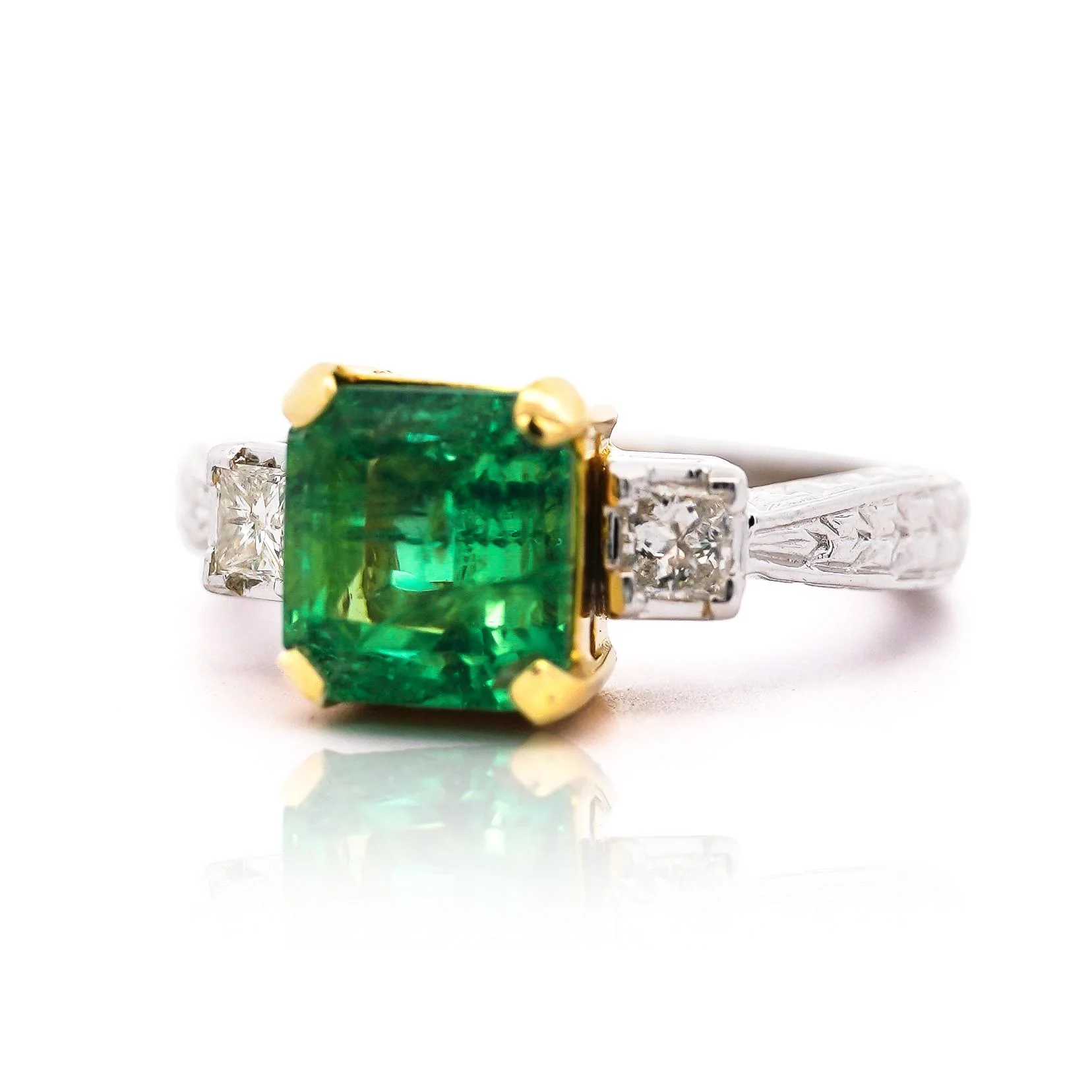 GIA Certified 3.38 Carat Colombian Emerald & Diamond Filigree Three Stone Ring - Image 3