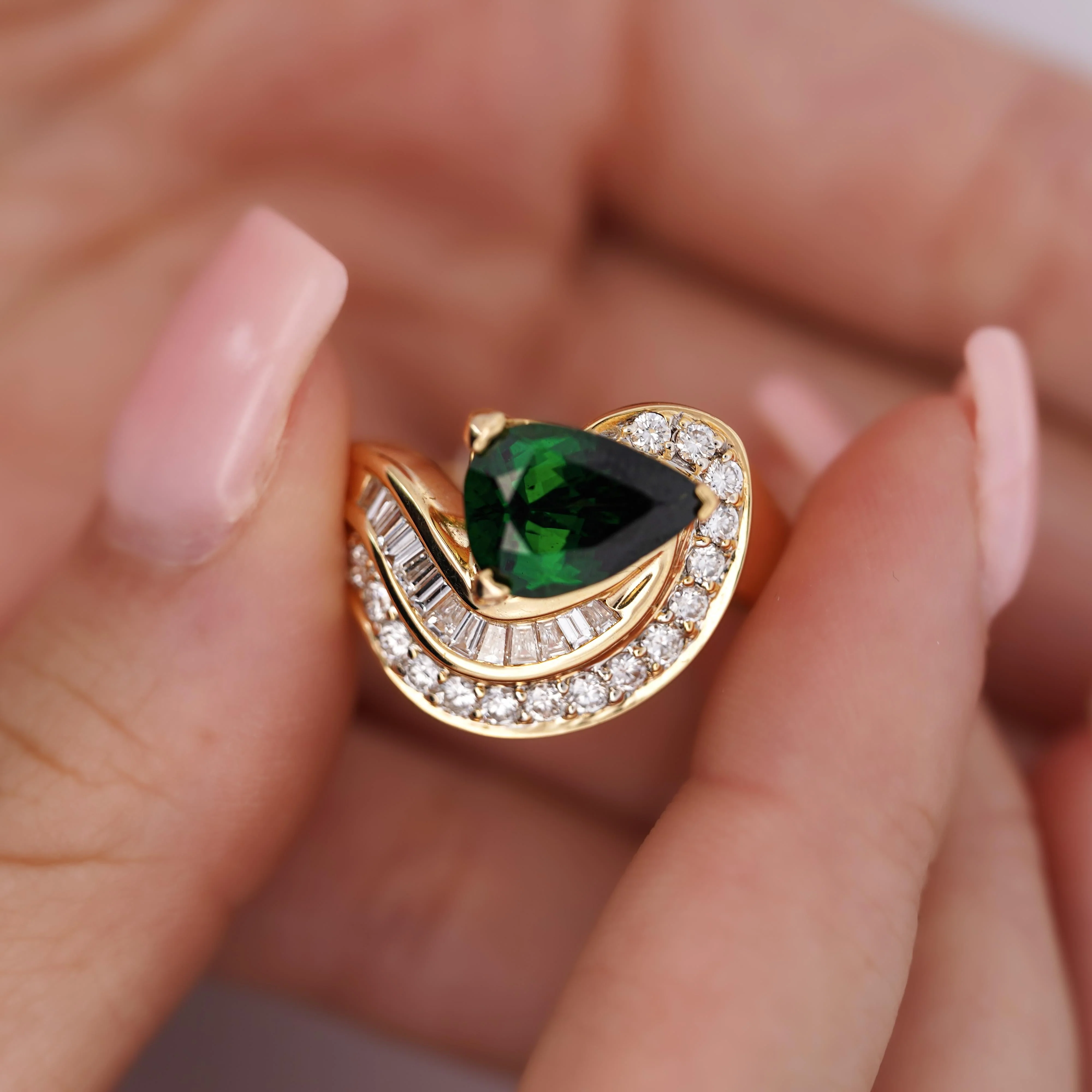 GIA Certified 3.55ct Pear Cut Tsavorite Diamond Cocktail Ring - Image 4
