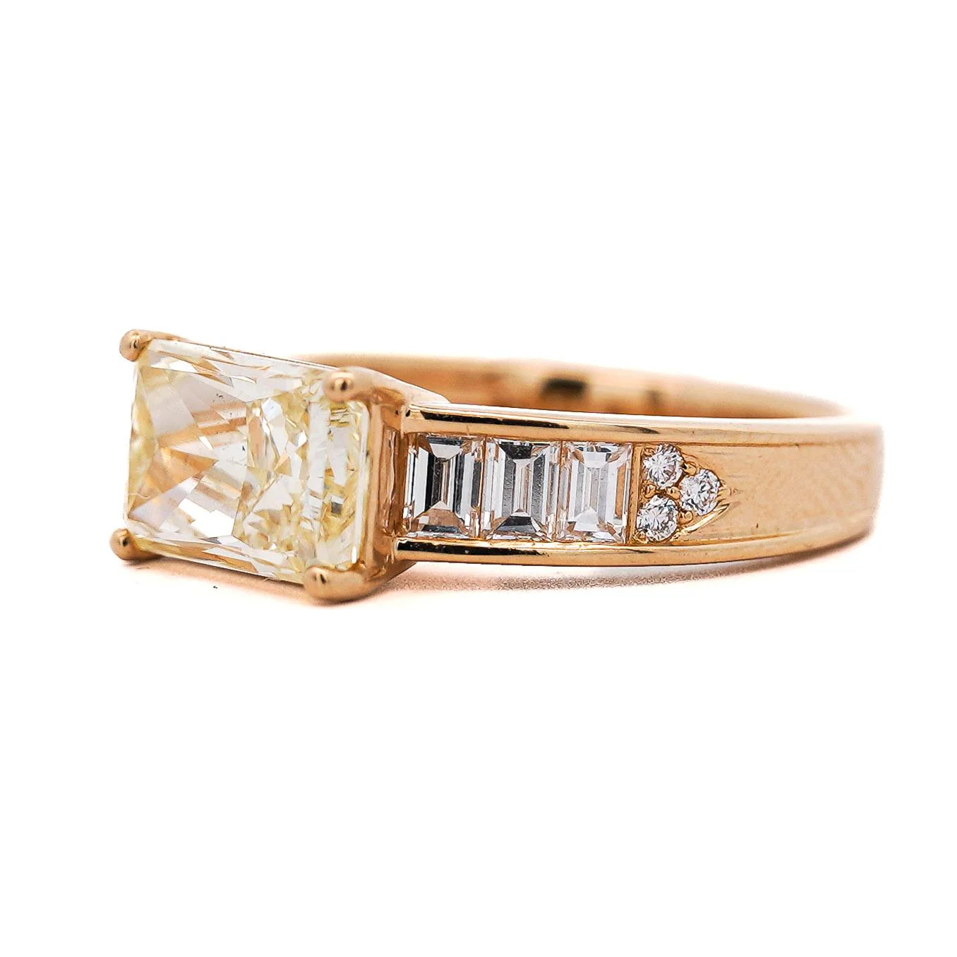GIA Certified 3.86 Carat Yellow Diamond East West Ring 18K Gold - Image 3