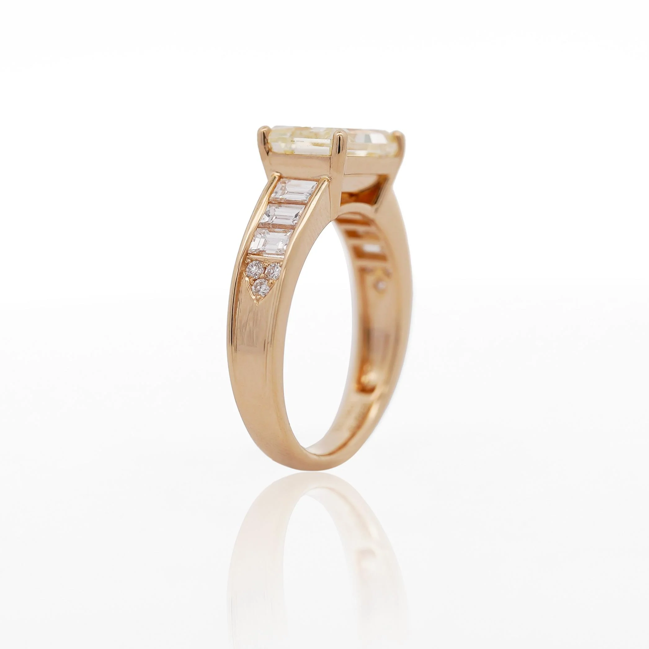 GIA Certified 3.86 Carat Yellow Diamond East West Ring 18K Gold - Image 4