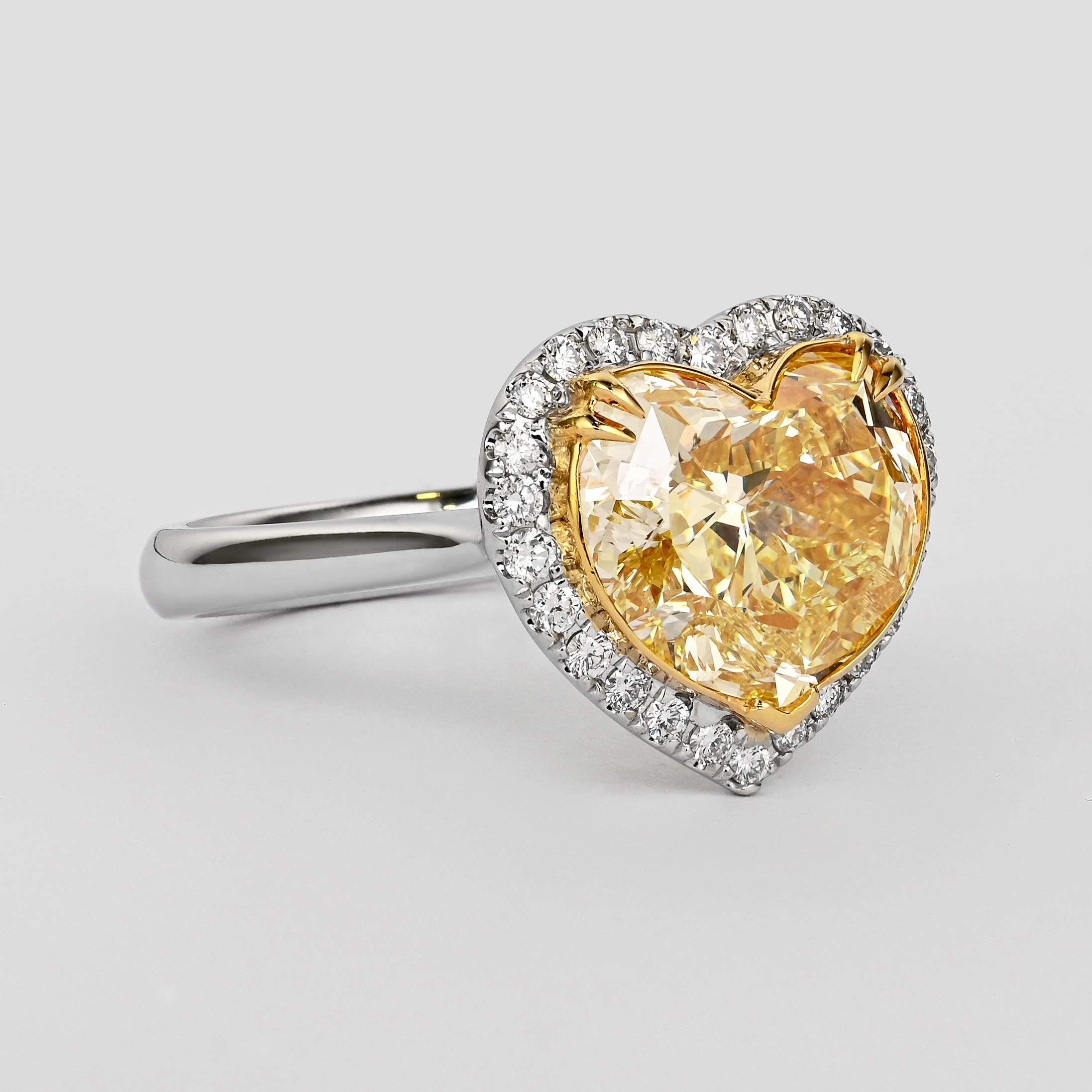 GIA Certified 5.03 Carat Fancy Yellow Heart-Shaped Diamond & Halo 18K Gold Ring - Image 2