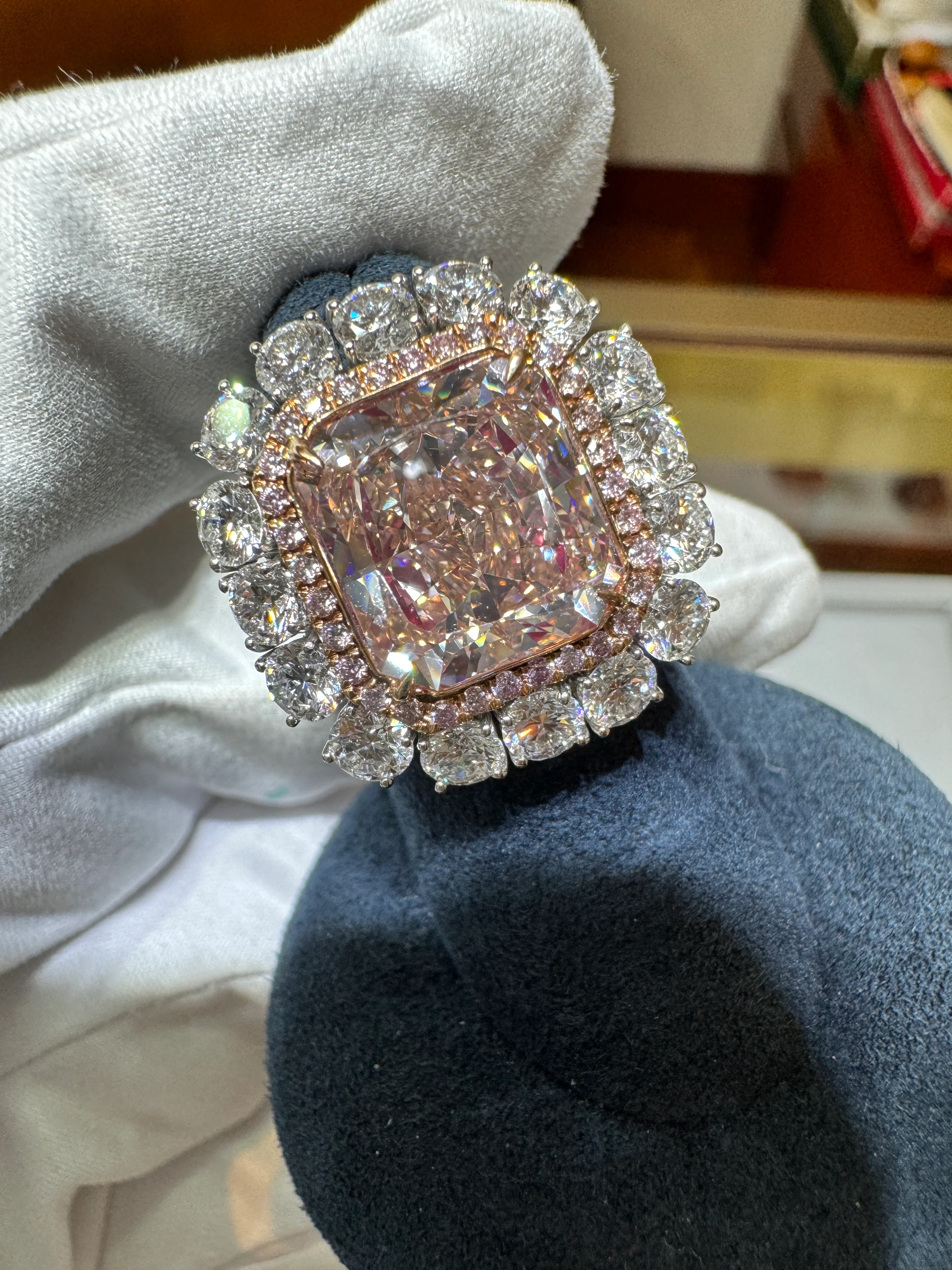 GIA Certified 6.53 Carat Fancy Pink-Brown & White Diamond Ring - Image 4