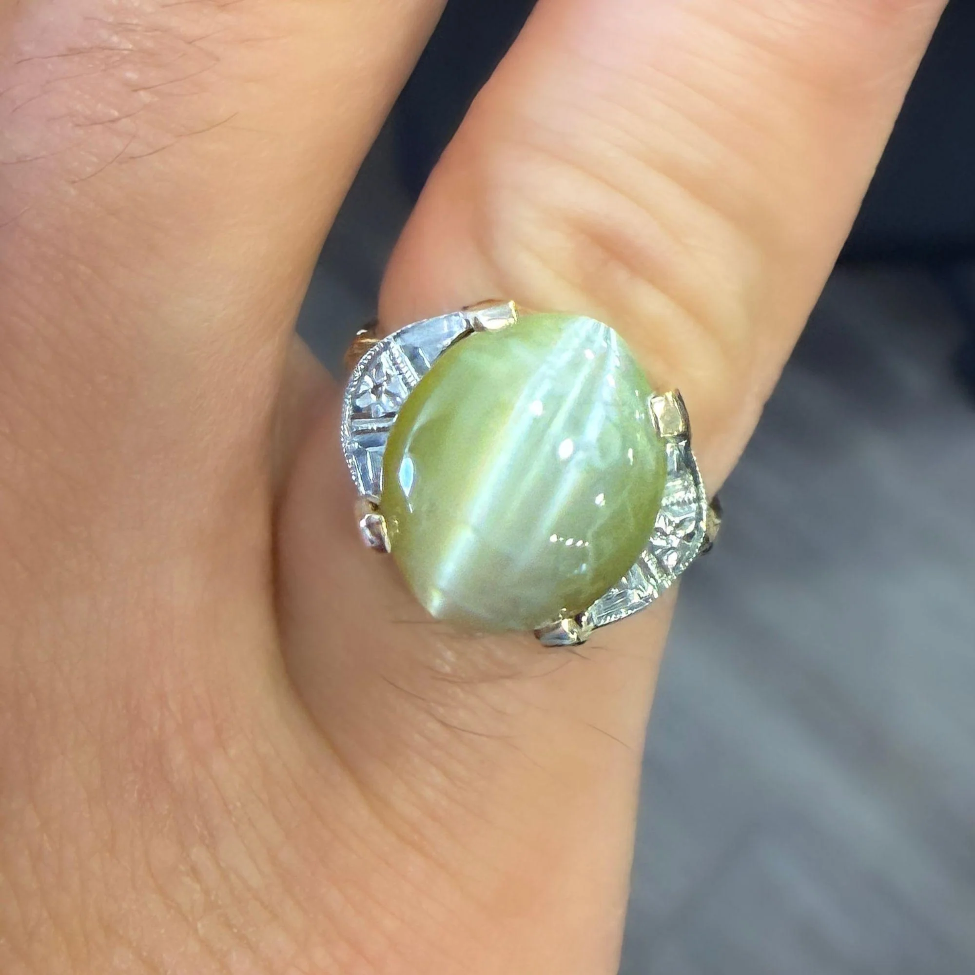 GIA Certified 9.46 Carat Green Cats Eye Chrysoberyl 14K Gold Art Deco Ring - Image 6