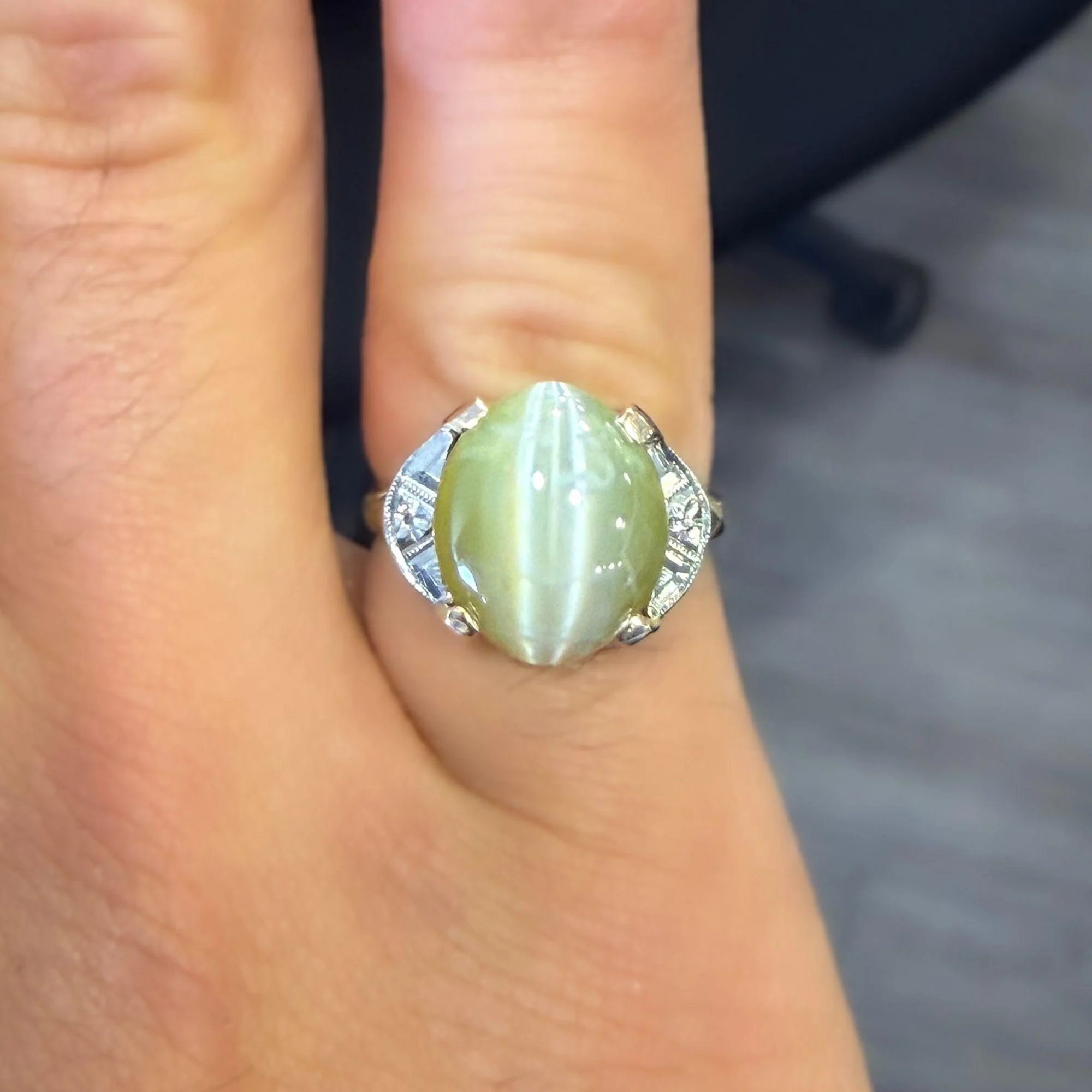 GIA Certified 9.46 Carat Green Cats Eye Chrysoberyl 14K Gold Art Deco Ring - Image 7