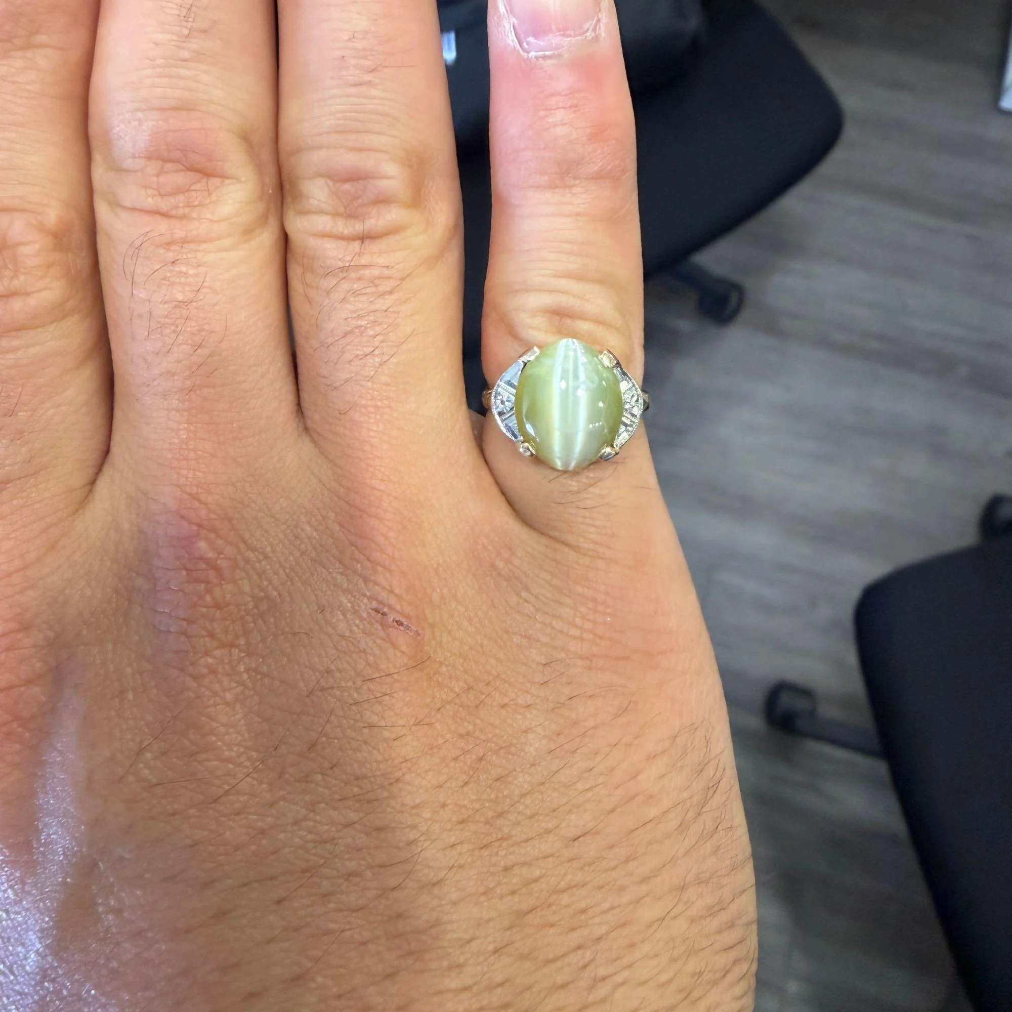 GIA Certified 9.46 Carat Green Cats Eye Chrysoberyl 14K Gold Art Deco Ring - Image 8