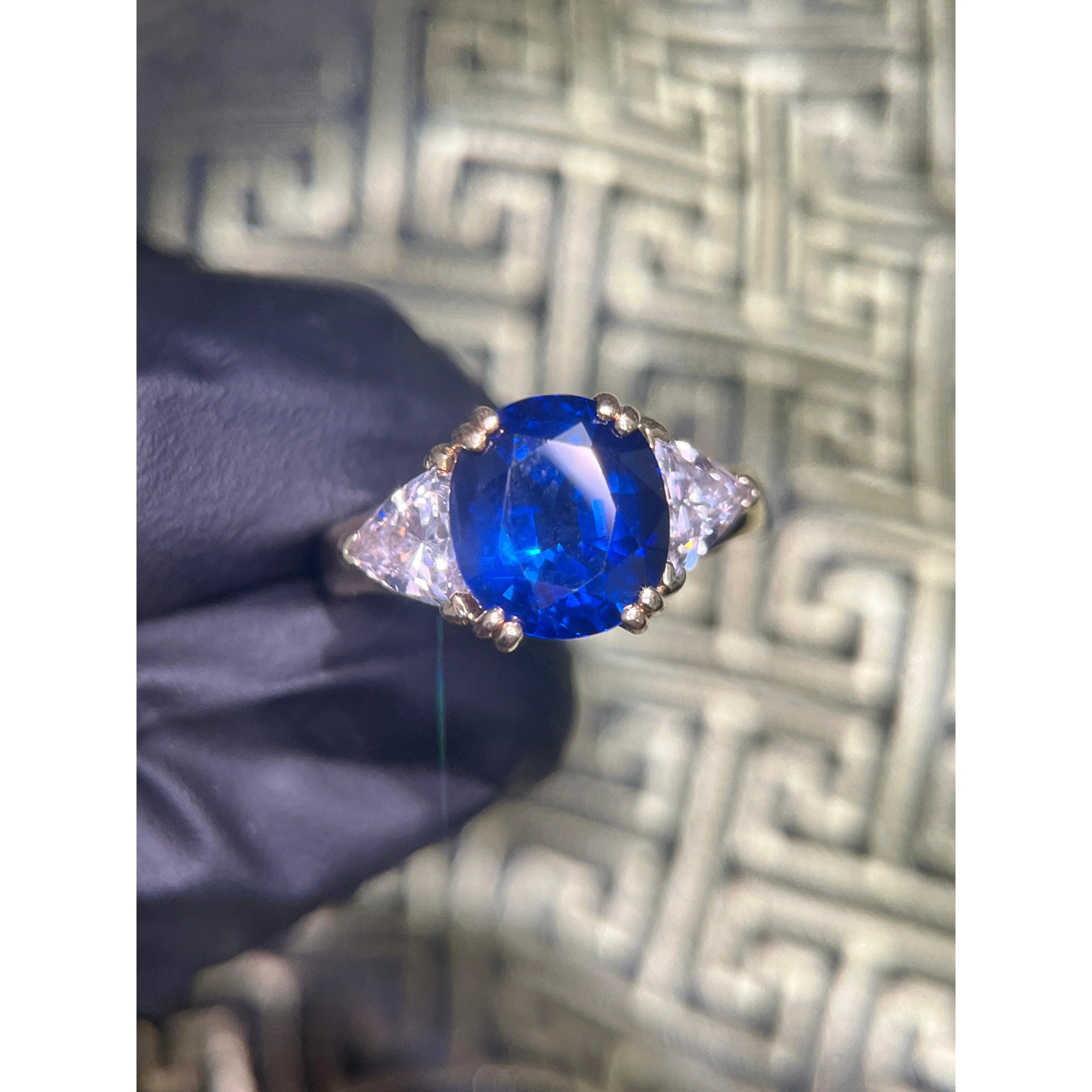 GIA Certified Oval Blue Sapphire and Trillion Diamond 3 Stone Ring in 18K - Image 6