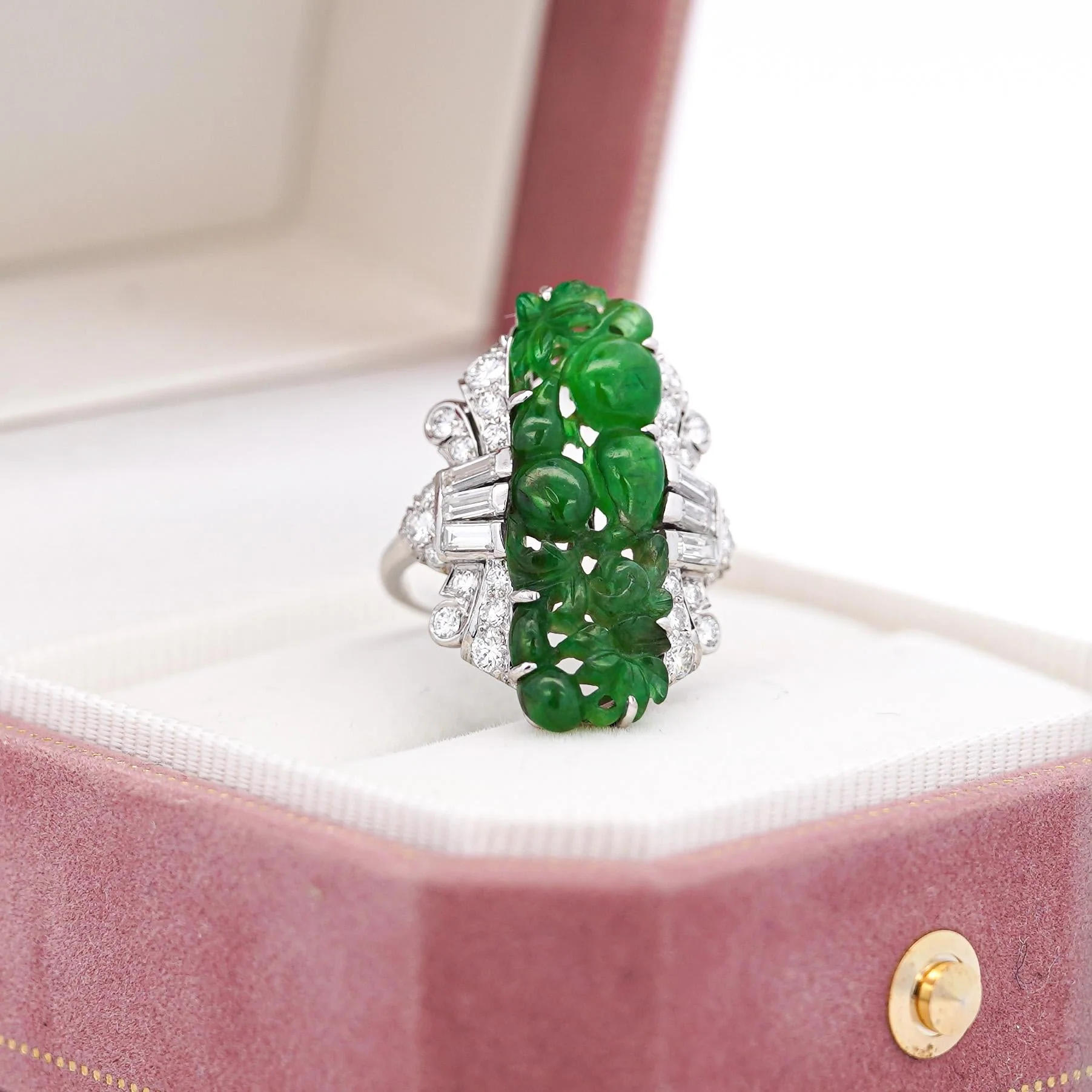 GIA Certified Vintage Carved Jadeite Jade & Diamond Statement Ring - Image 4
