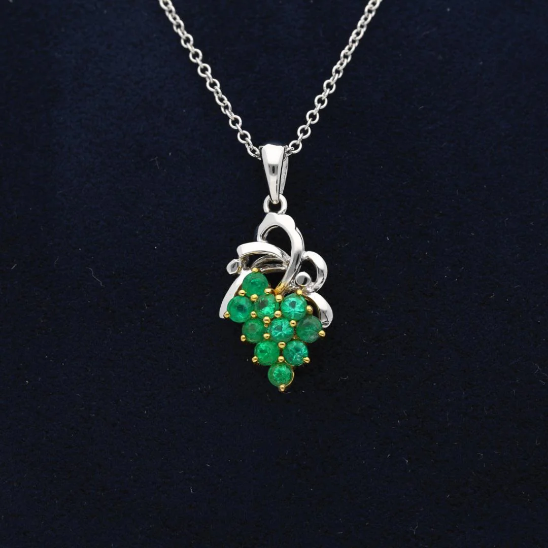 Grapevine Motif Emerald and Diamond Pendant Necklace in 18K Gold - Image 2