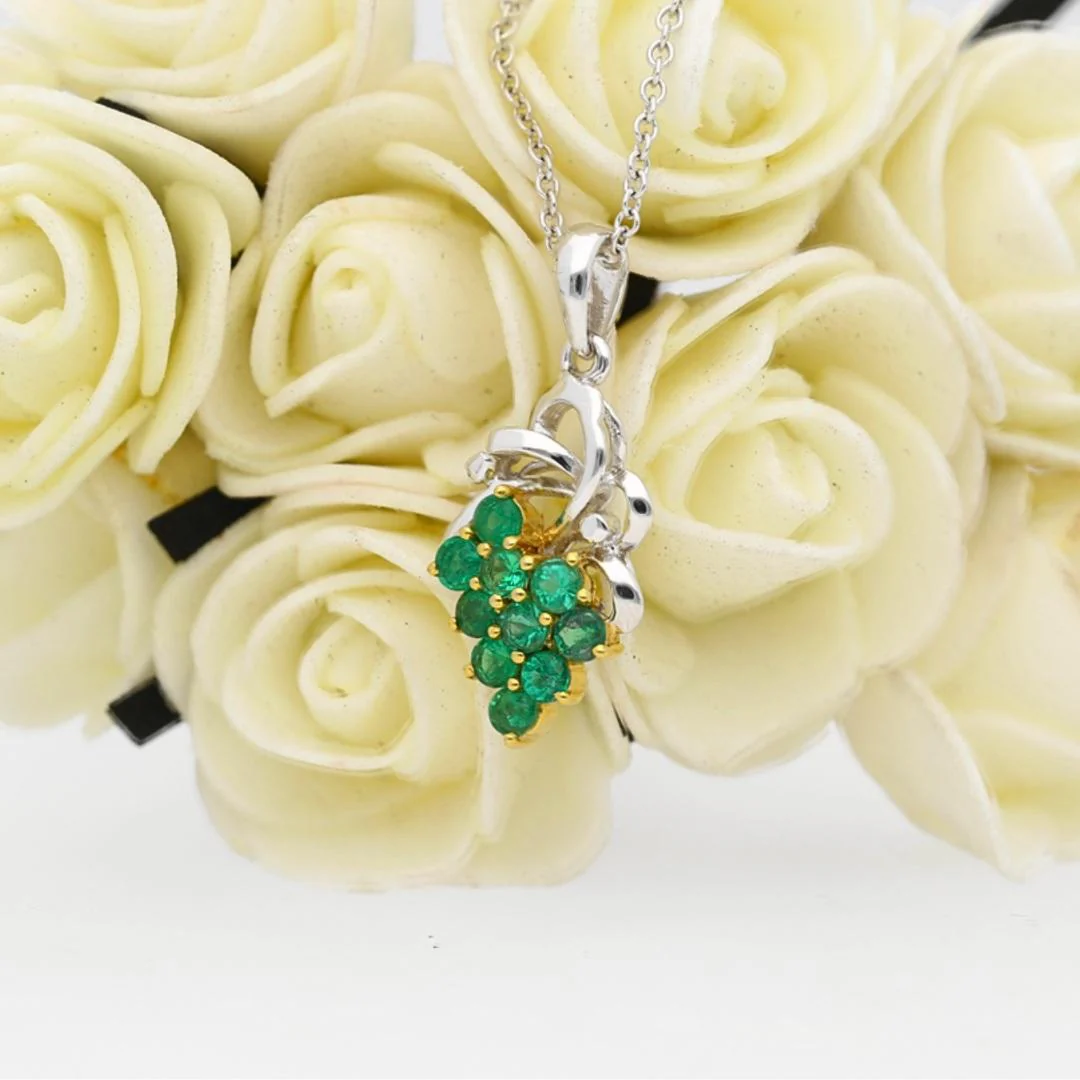 Grapevine Motif Emerald and Diamond Pendant Necklace in 18K Gold - Image 3
