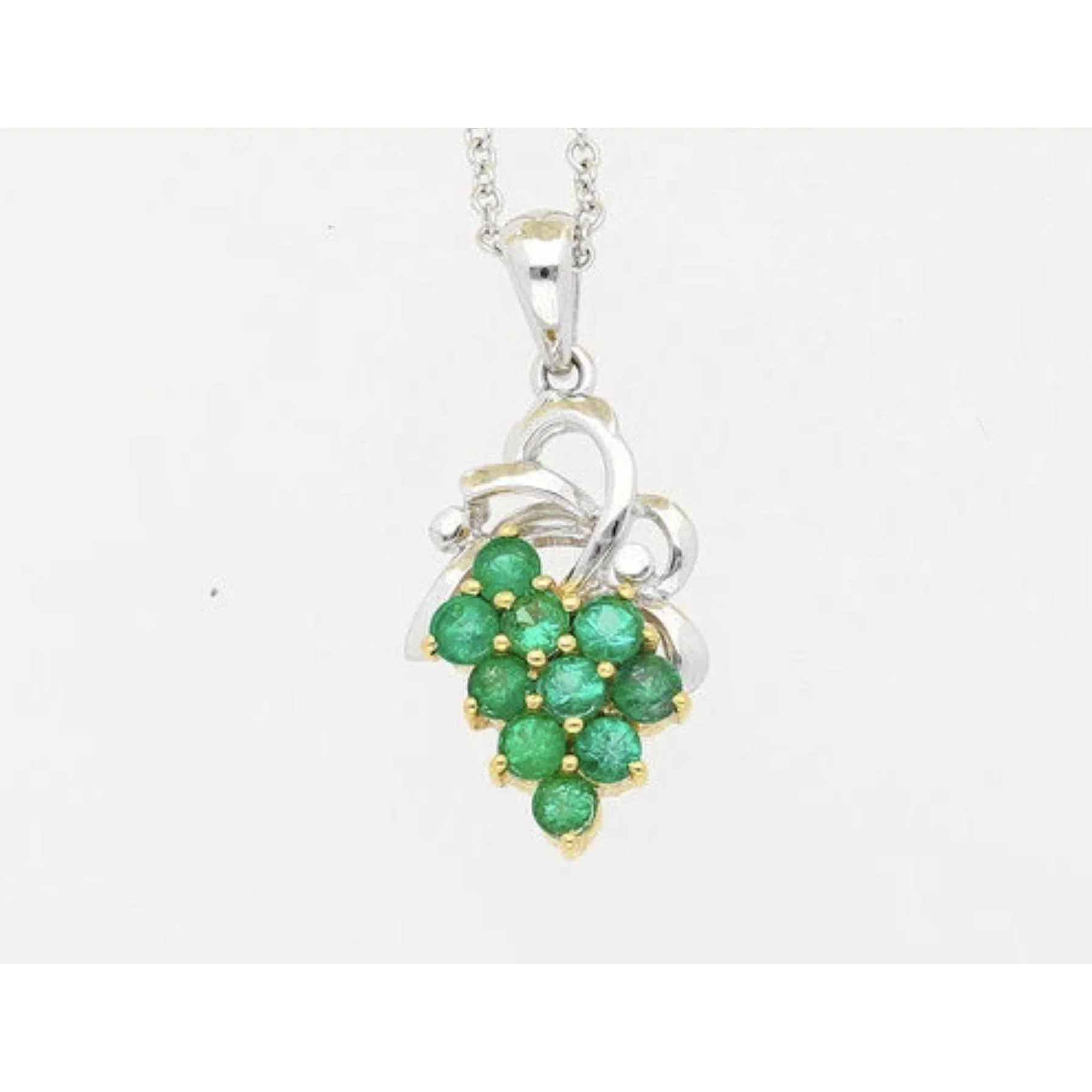 Grapevine Motif Emerald and Diamond Pendant Necklace in 18K Gold - Image 4