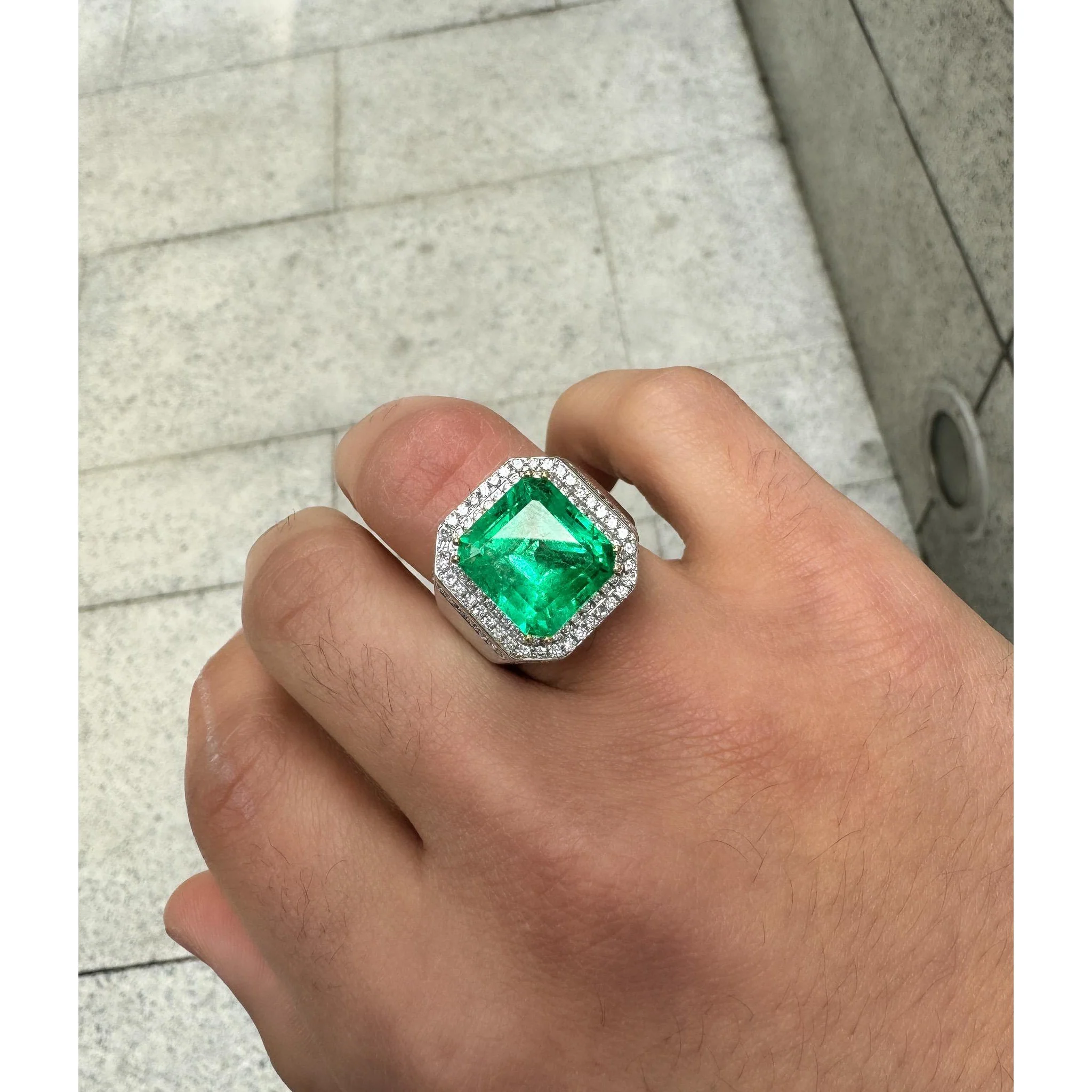 GRS 9.54 Carat Colombian Emerald Insignificant Oil and Diamond Halo Mens Ring - Image 10