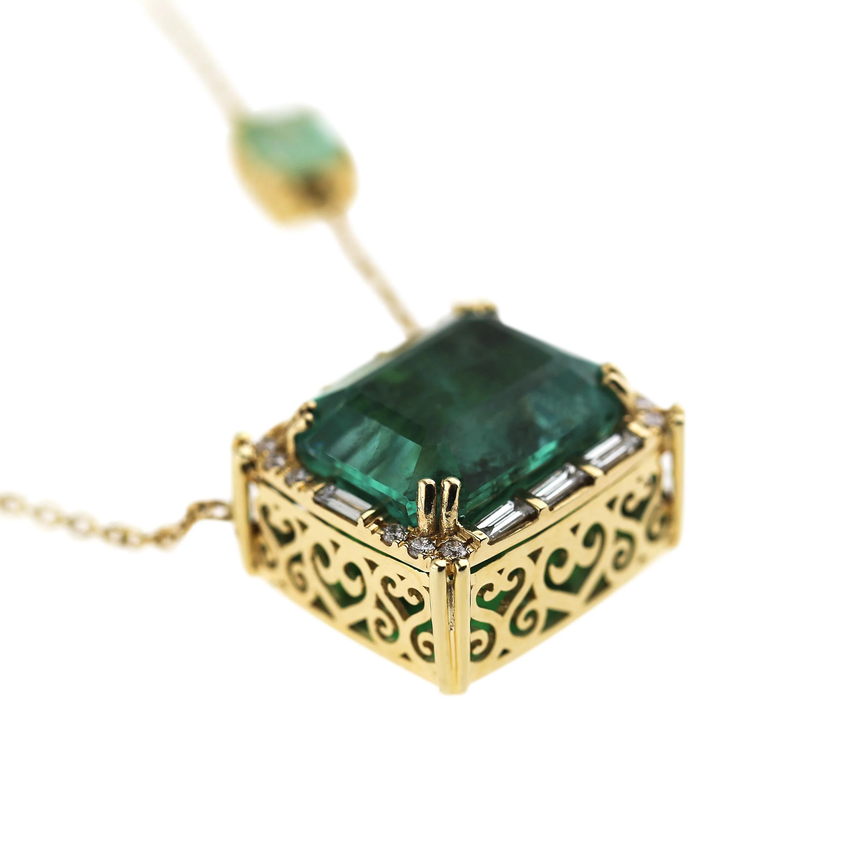GRS Certified 17.85 Carat Emerald & Diamond Filigree 14K Yellow Gold Necklace - Image 3