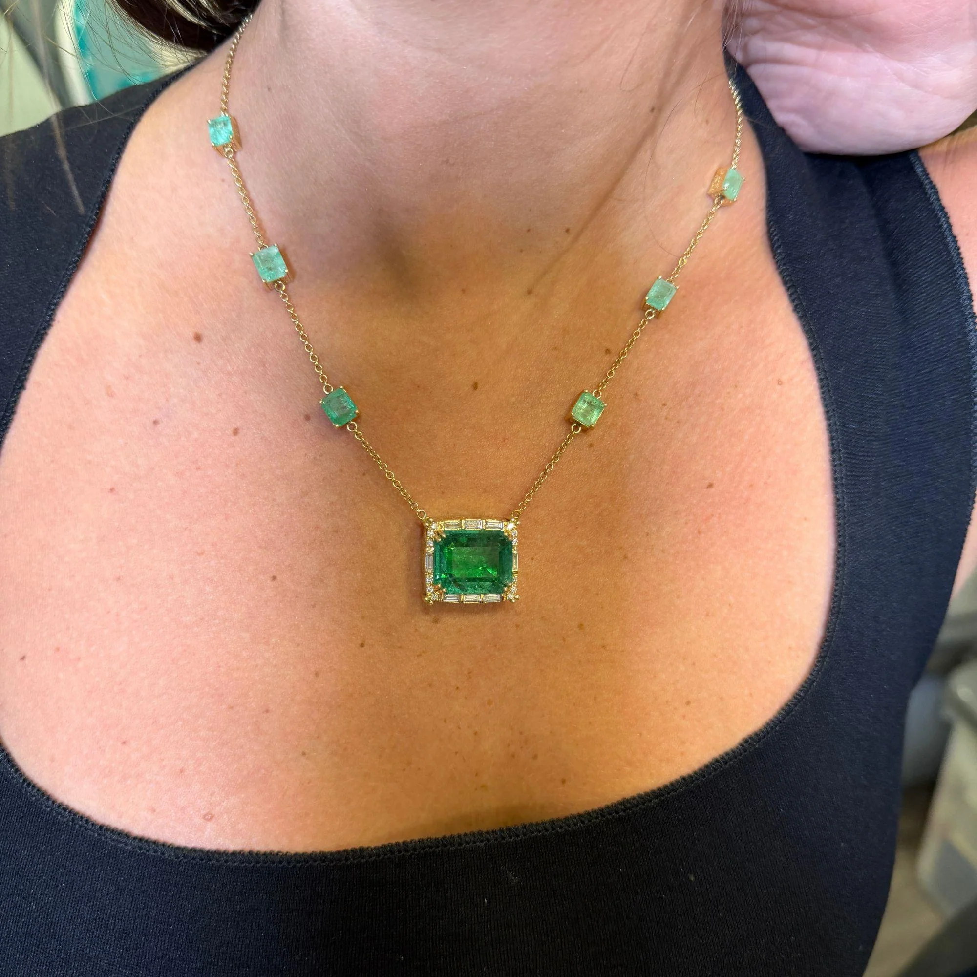 GRS Certified 17.85 Carat Emerald & Diamond Filigree 14K Yellow Gold Necklace - Image 5