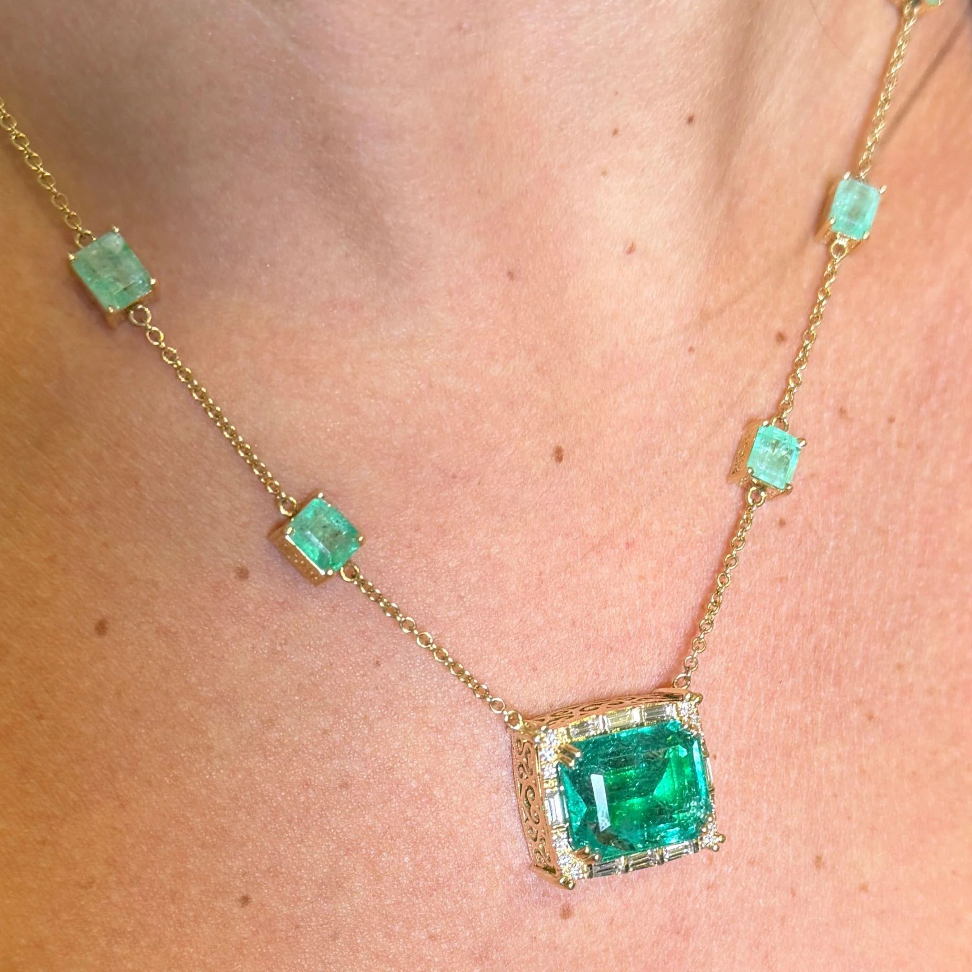 GRS Certified 17.85 Carat Emerald & Diamond Filigree 14K Yellow Gold Necklace - Image 7