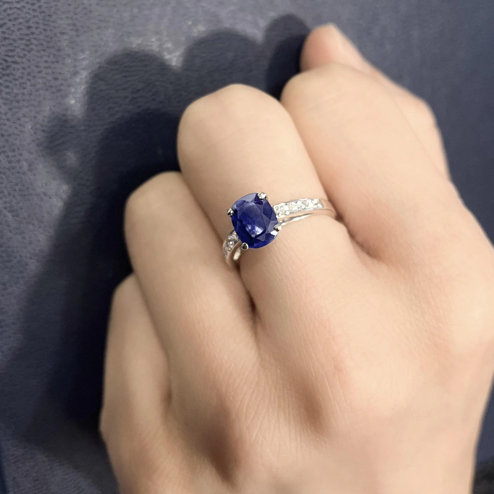 GRS Certified 2.06 Carat Vivid Deep Blue Sapphire & Diamond Ring - Image 10