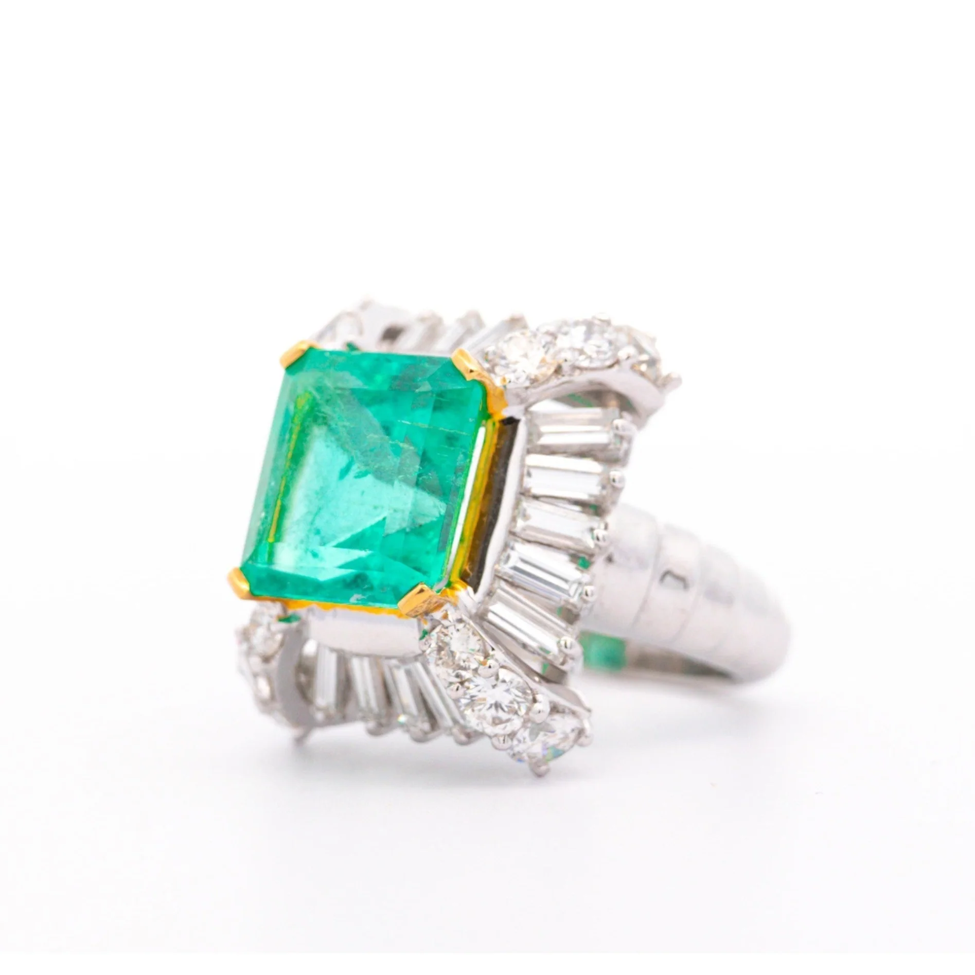 GRS Certified 6.78 carat Colombian Emerald and Baguette Cut Diamond Ring - Image 4