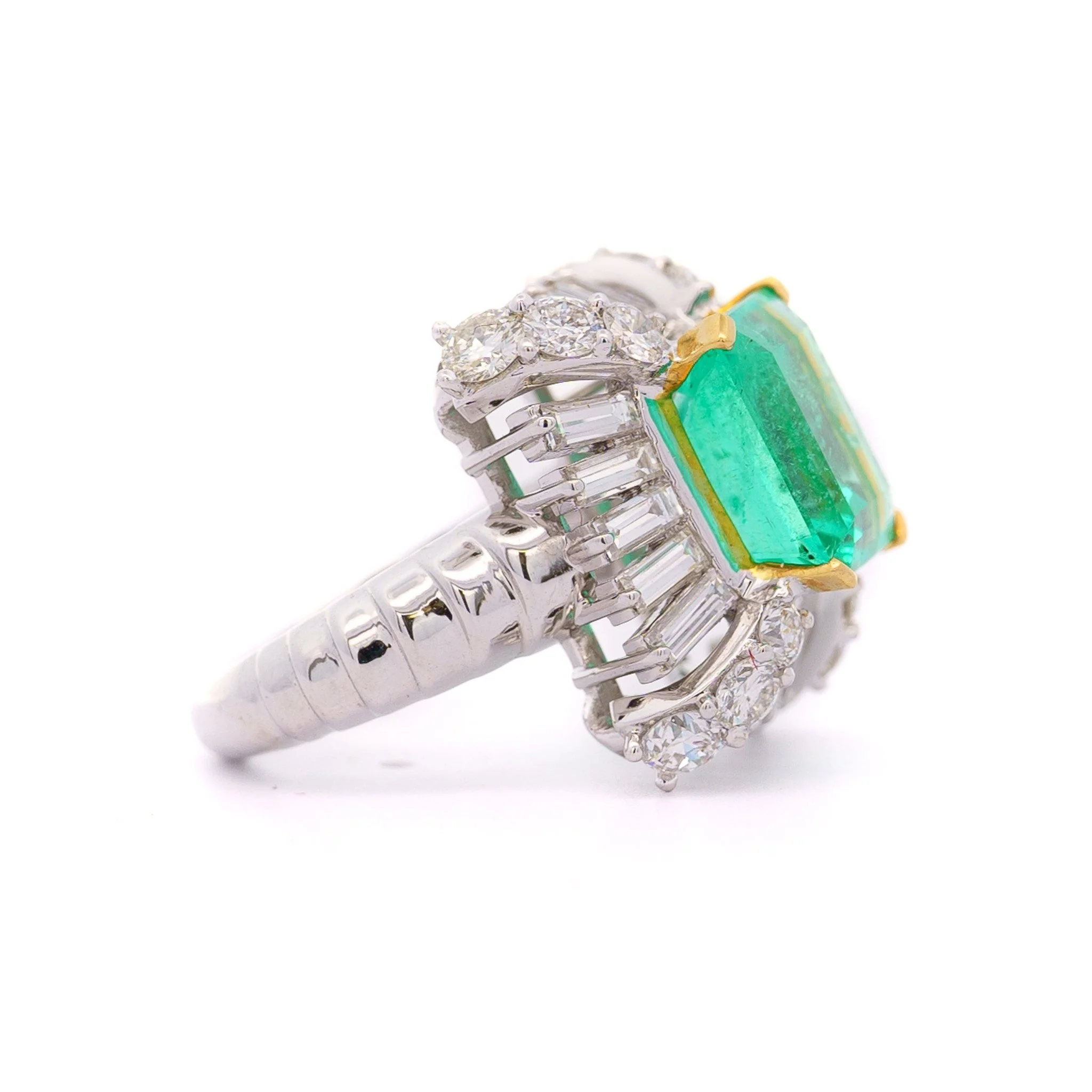 GRS Certified 6.78 carat Colombian Emerald and Baguette Cut Diamond Ring - Image 5
