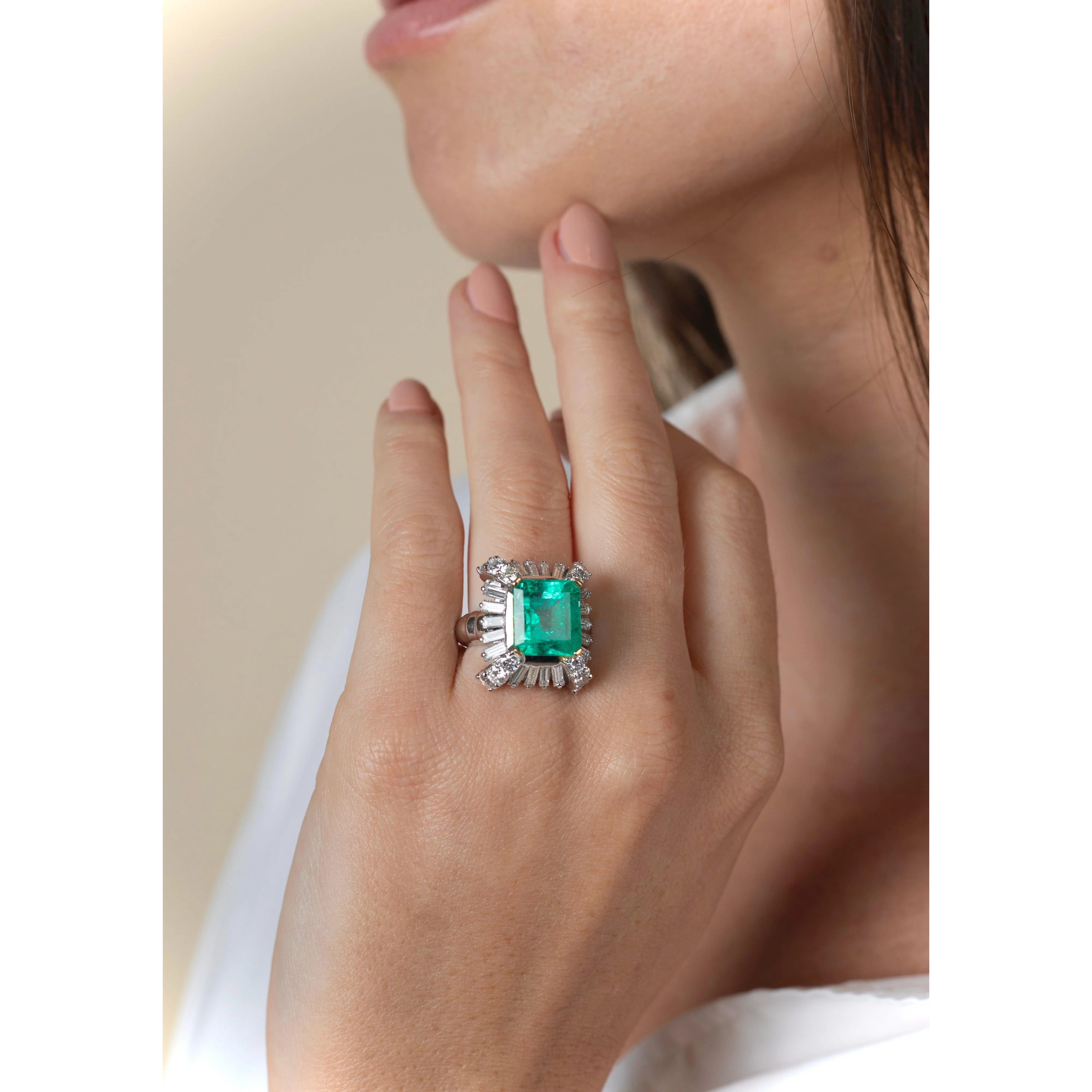 GRS Certified 6.78 carat Colombian Emerald and Baguette Cut Diamond Ring - Image 6