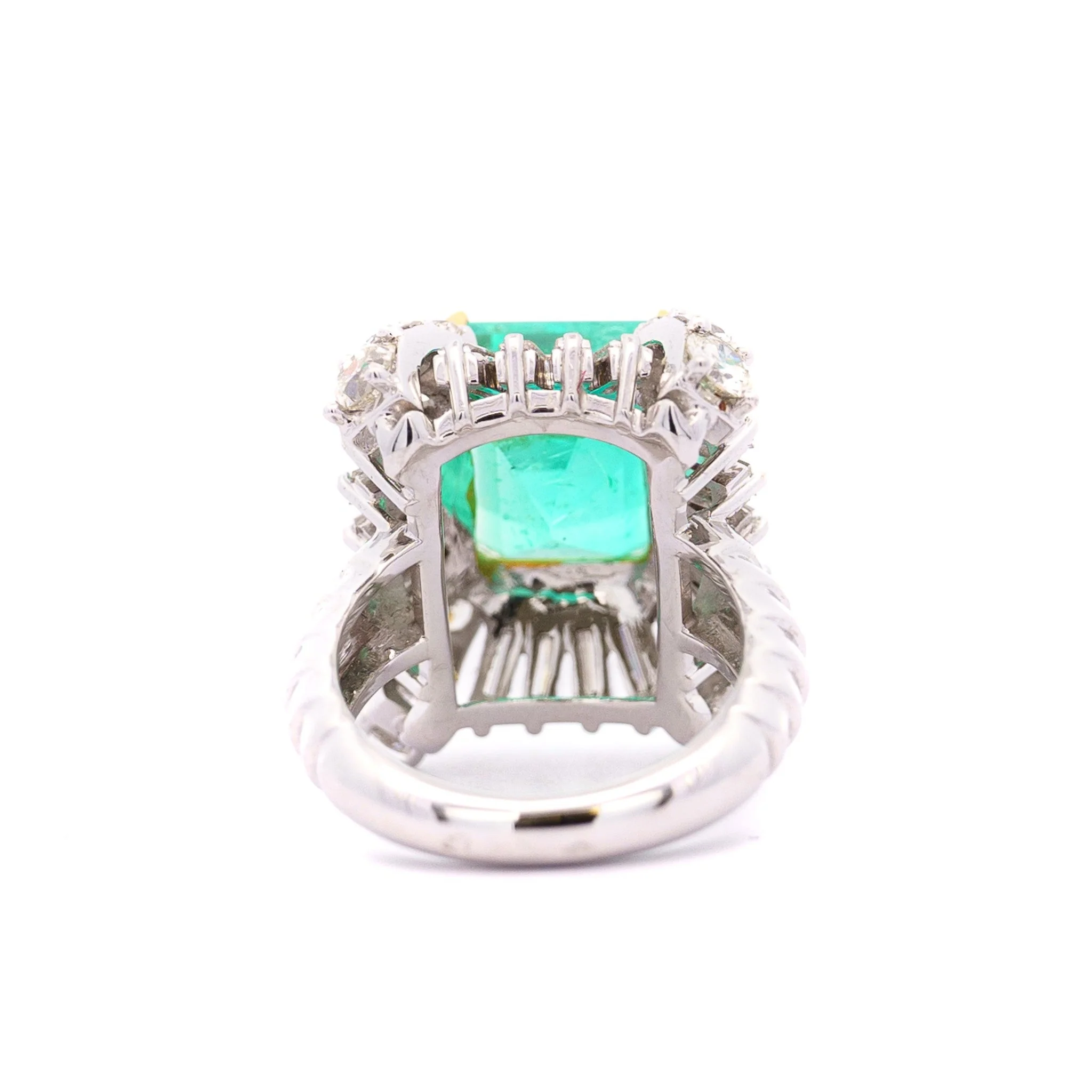 GRS Certified 6.78 carat Colombian Emerald and Baguette Cut Diamond Ring - Image 8