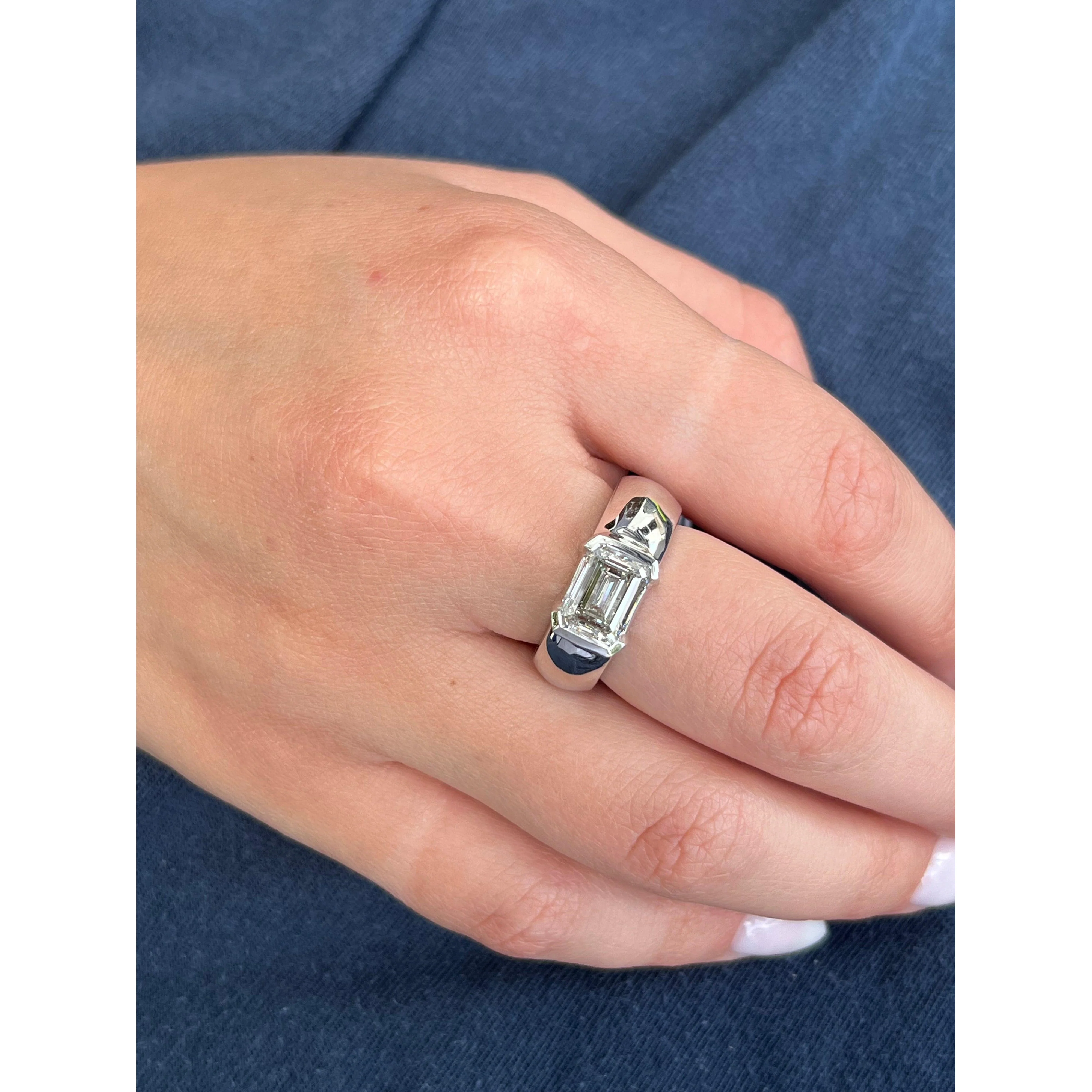 2.5 Carat Emerald Cut Lab Grown Diamond East-West Ring - Image 7