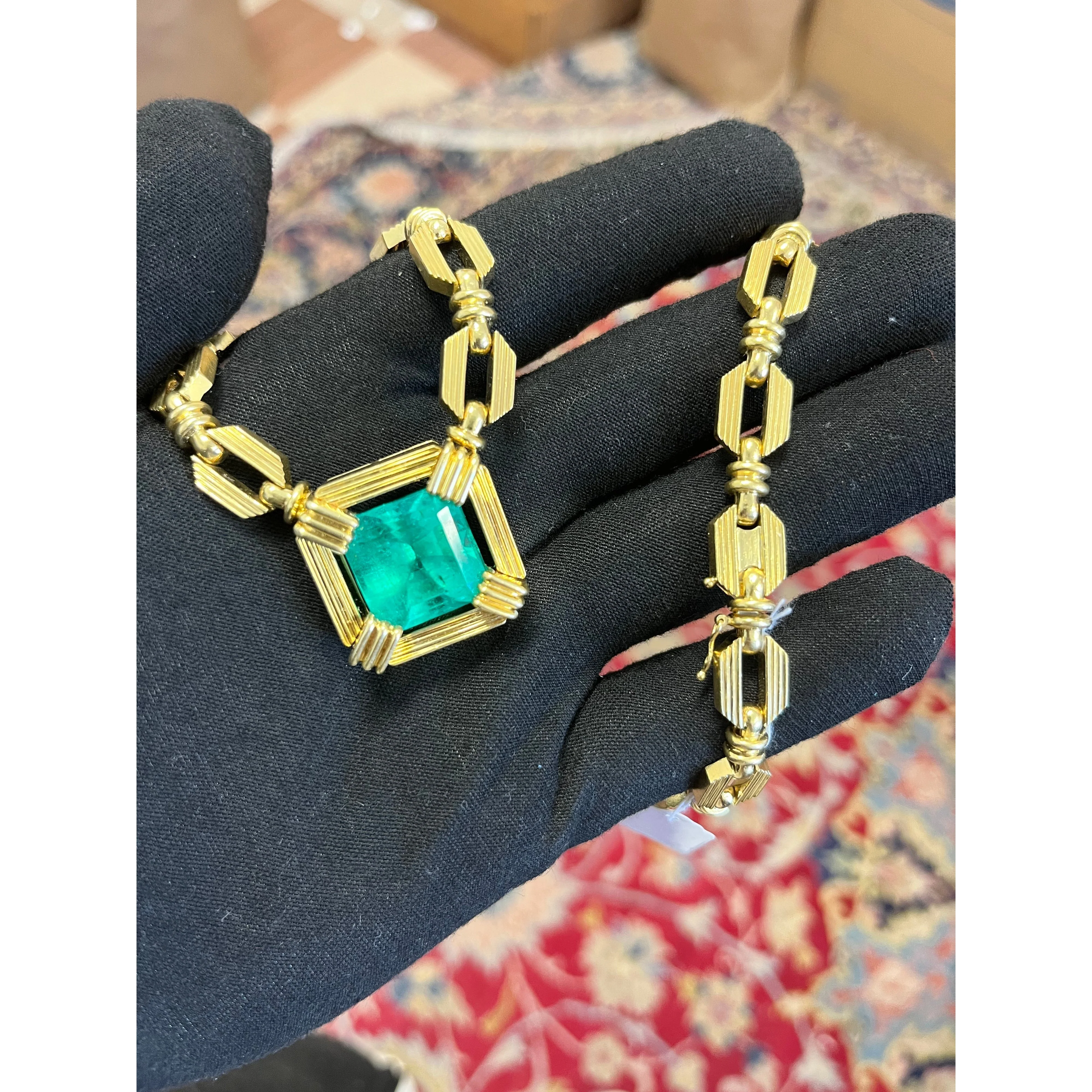 Henry Dunay 19.48 carat Colombian Emerald Necklace in 18k Yellow Gold - Image 6