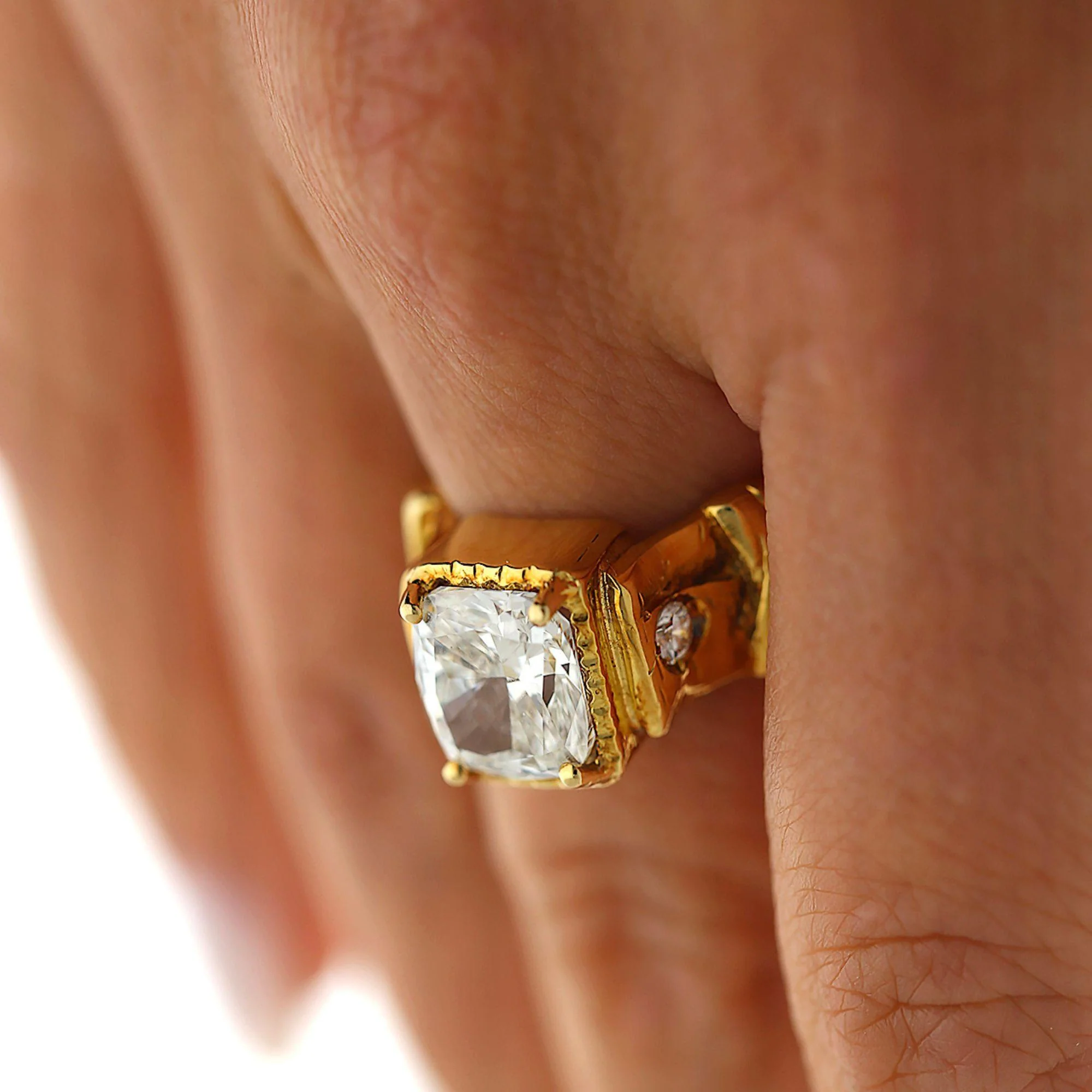 IGI 4.22 Carat Lab Cushion Diamond Misani 18K Gold Bark Texture Ring - Image 7